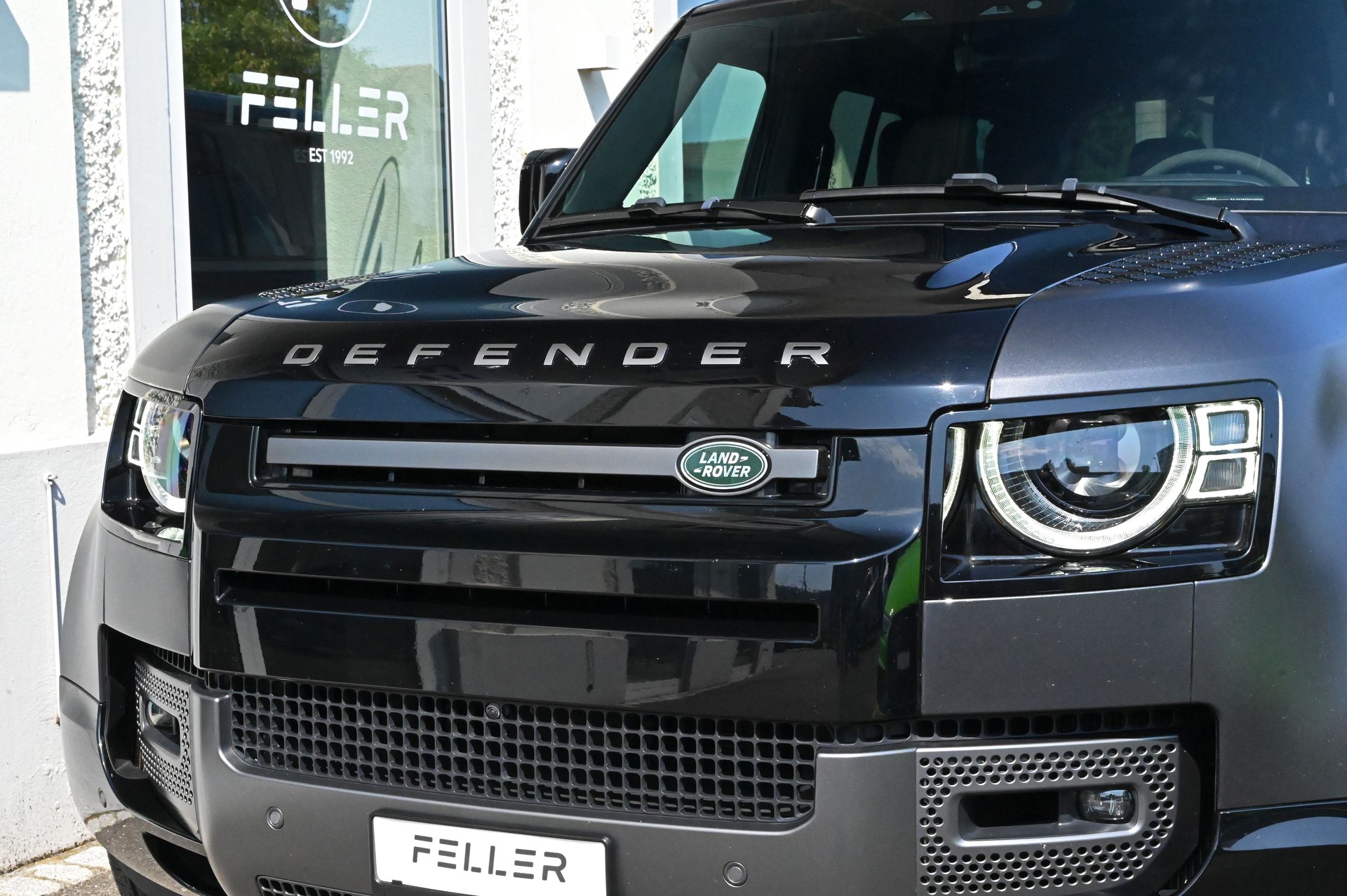 LAND ROVER Defender 110 525 V8 5.0 Carpathian Edition AT8-image-3