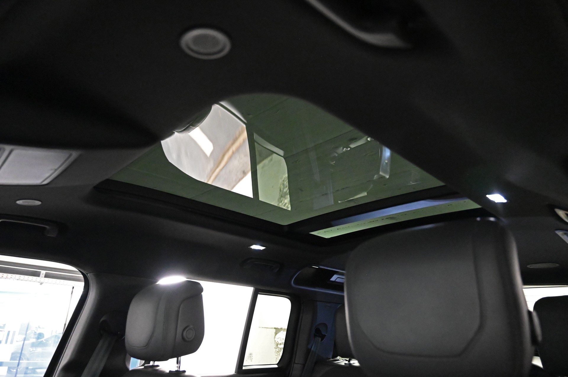 LAND ROVER Defender 110 525 V8 5.0 Carpathian Edition AT8-image-14