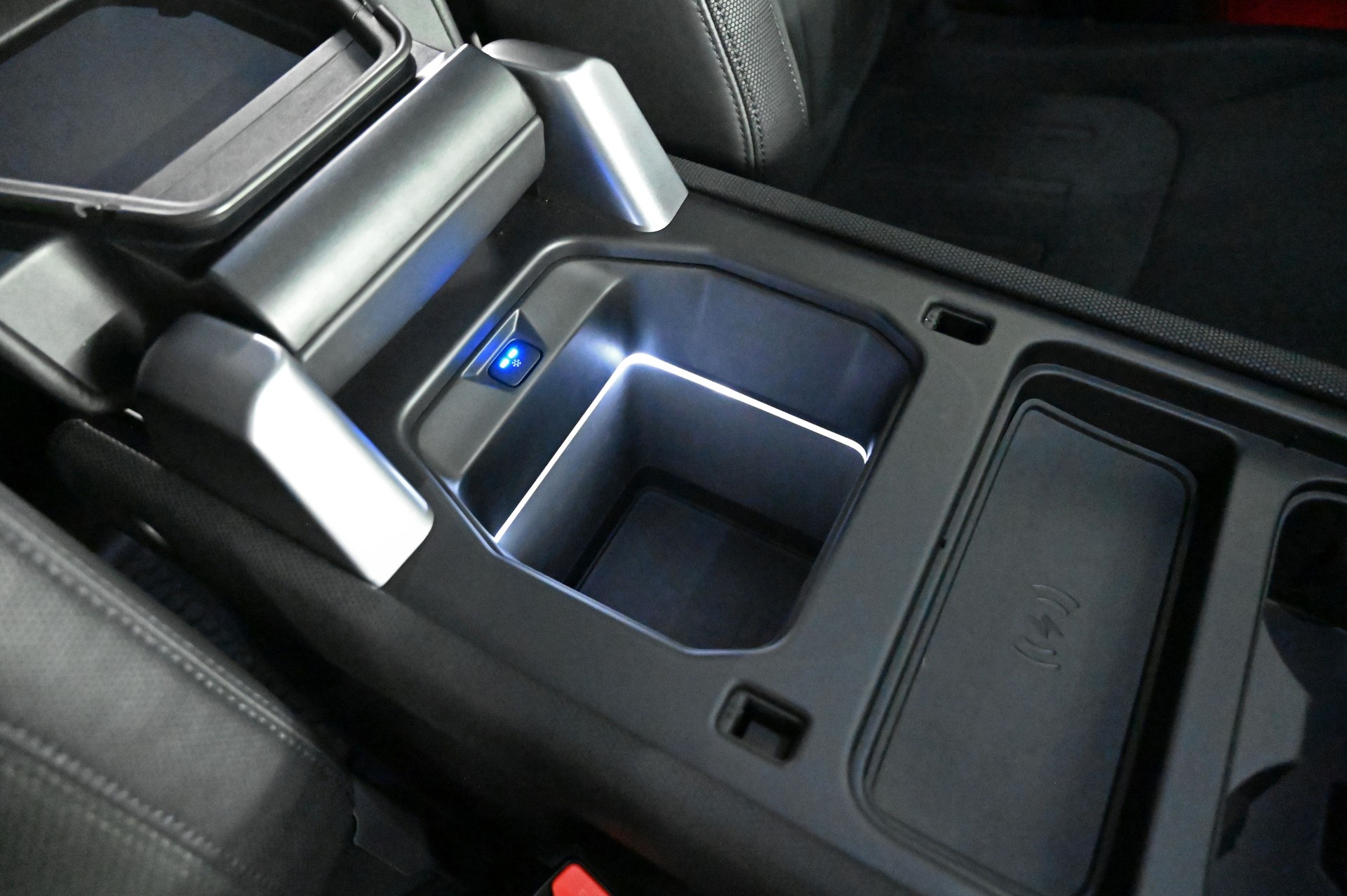 LAND ROVER Defender 110 525 V8 5.0 Carpathian Edition AT8-image-22