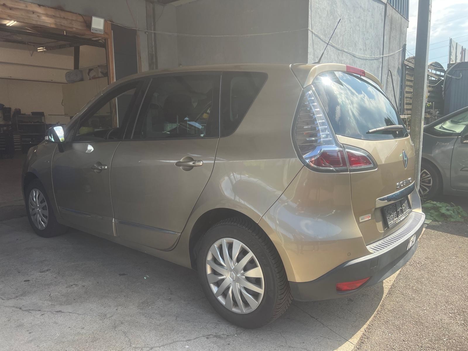 RENAULT Scénic 1.2 16V Turbo Swiss Edition-image-5