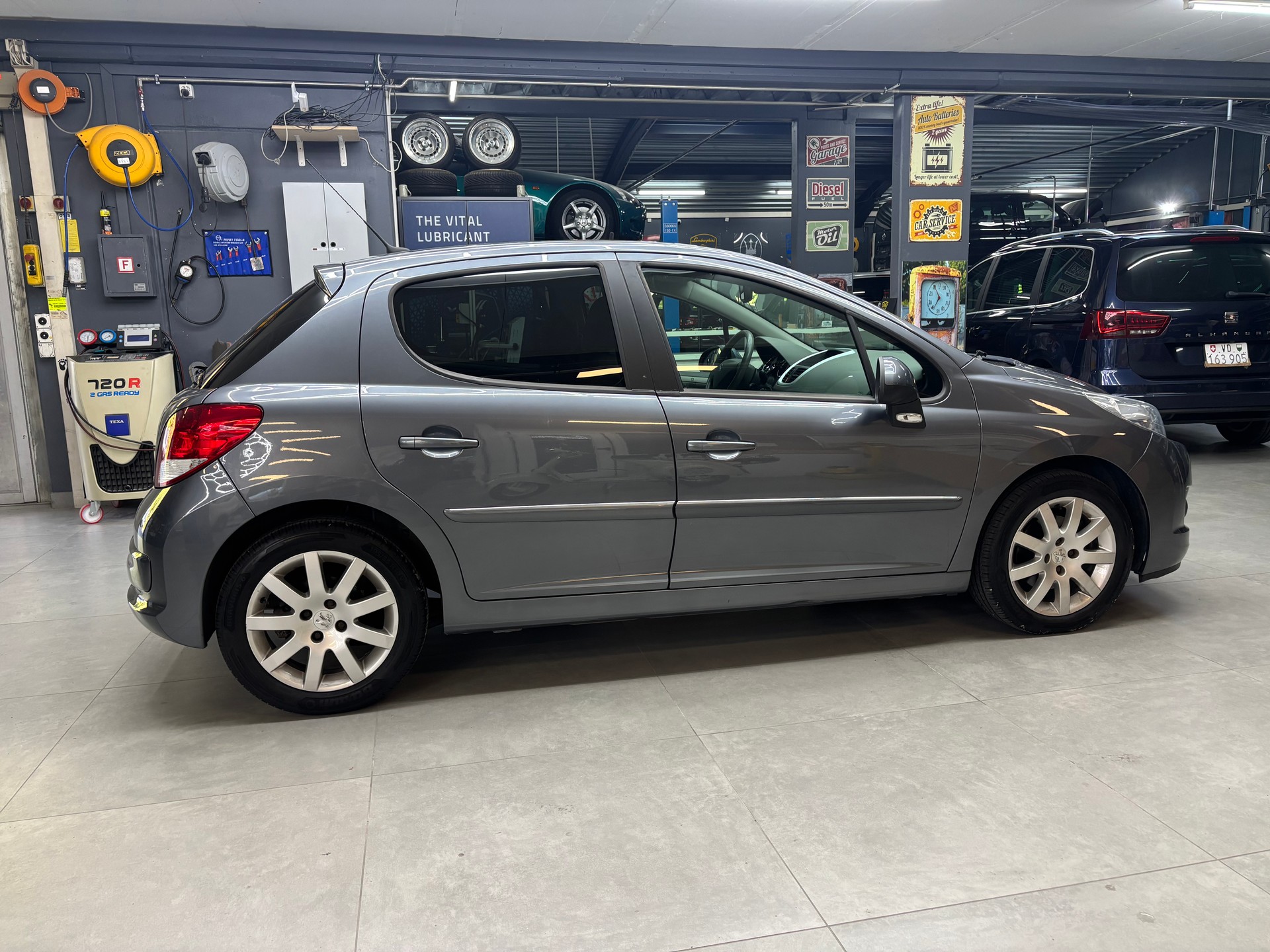 PEUGEOT 207 1.6 16V Sport Automatic-image-7