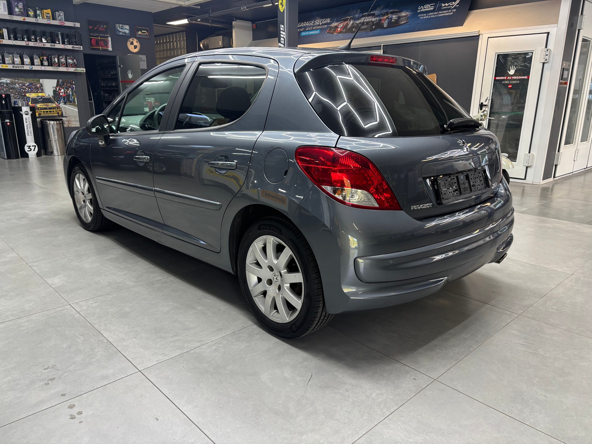 PEUGEOT 207 1.6 16V Sport Automatic-image-5