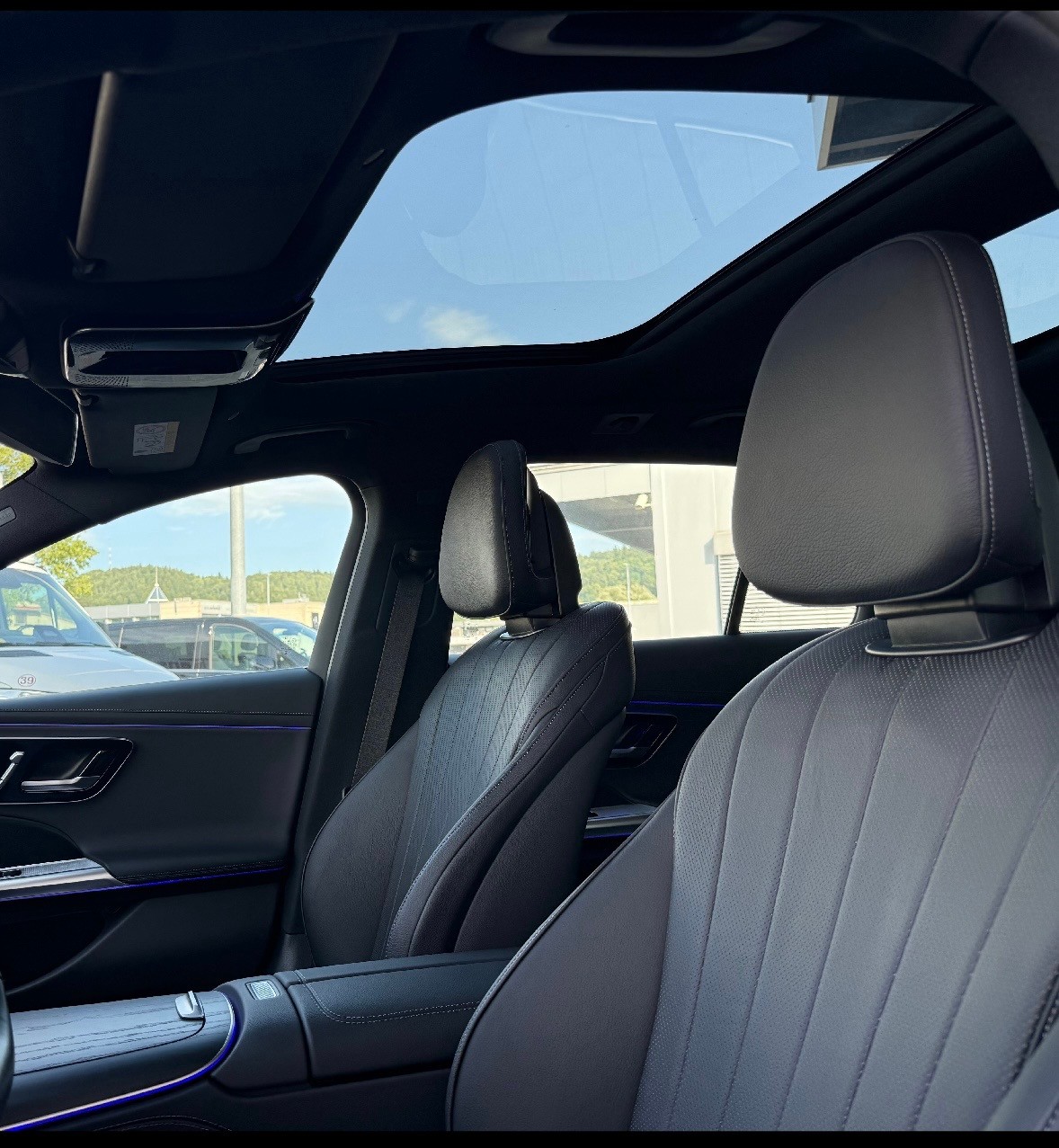 MERCEDES-BENZ E 220 d AMG Line 4matic-image-5