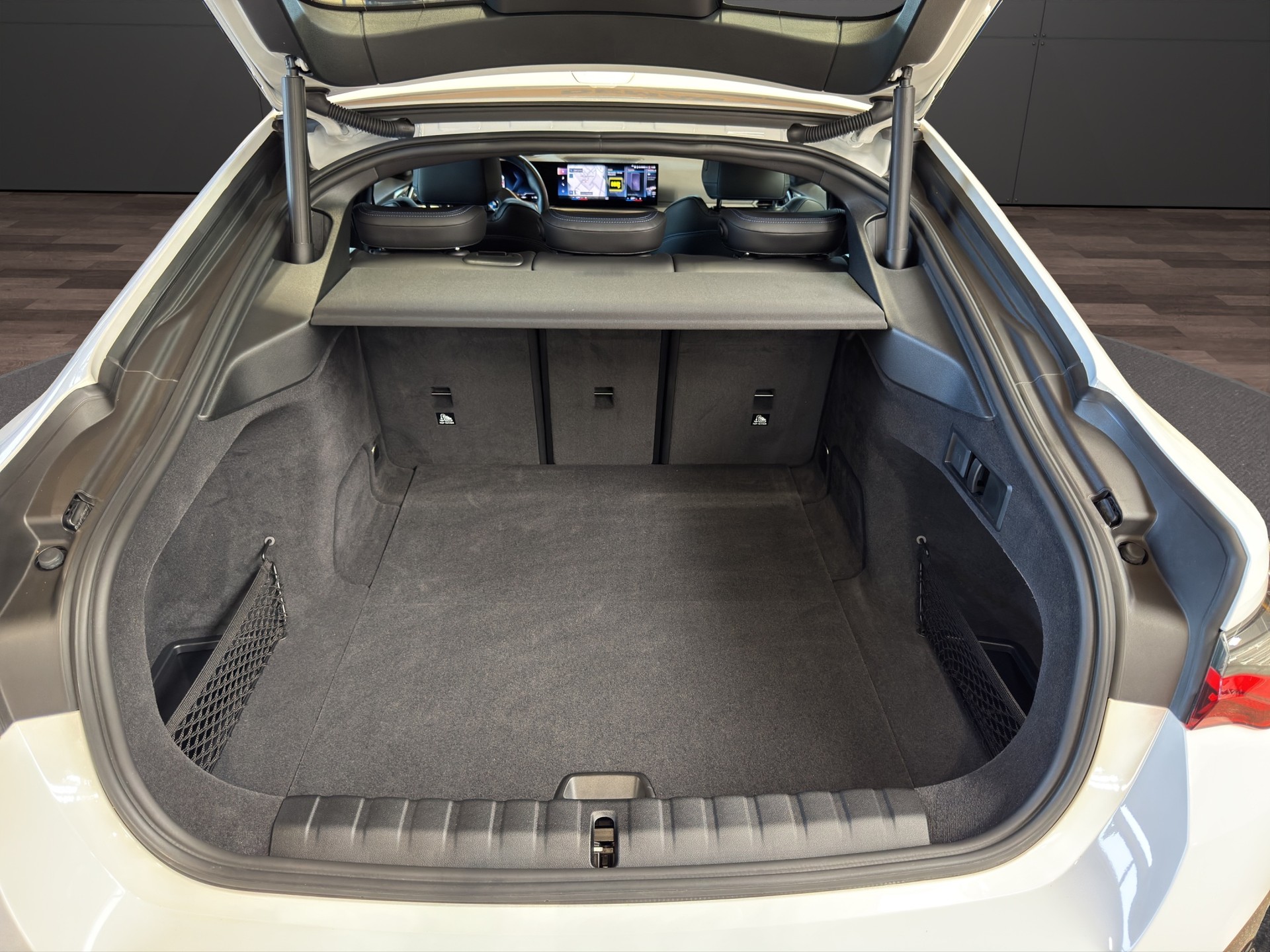 BMW i4 M50-image-16
