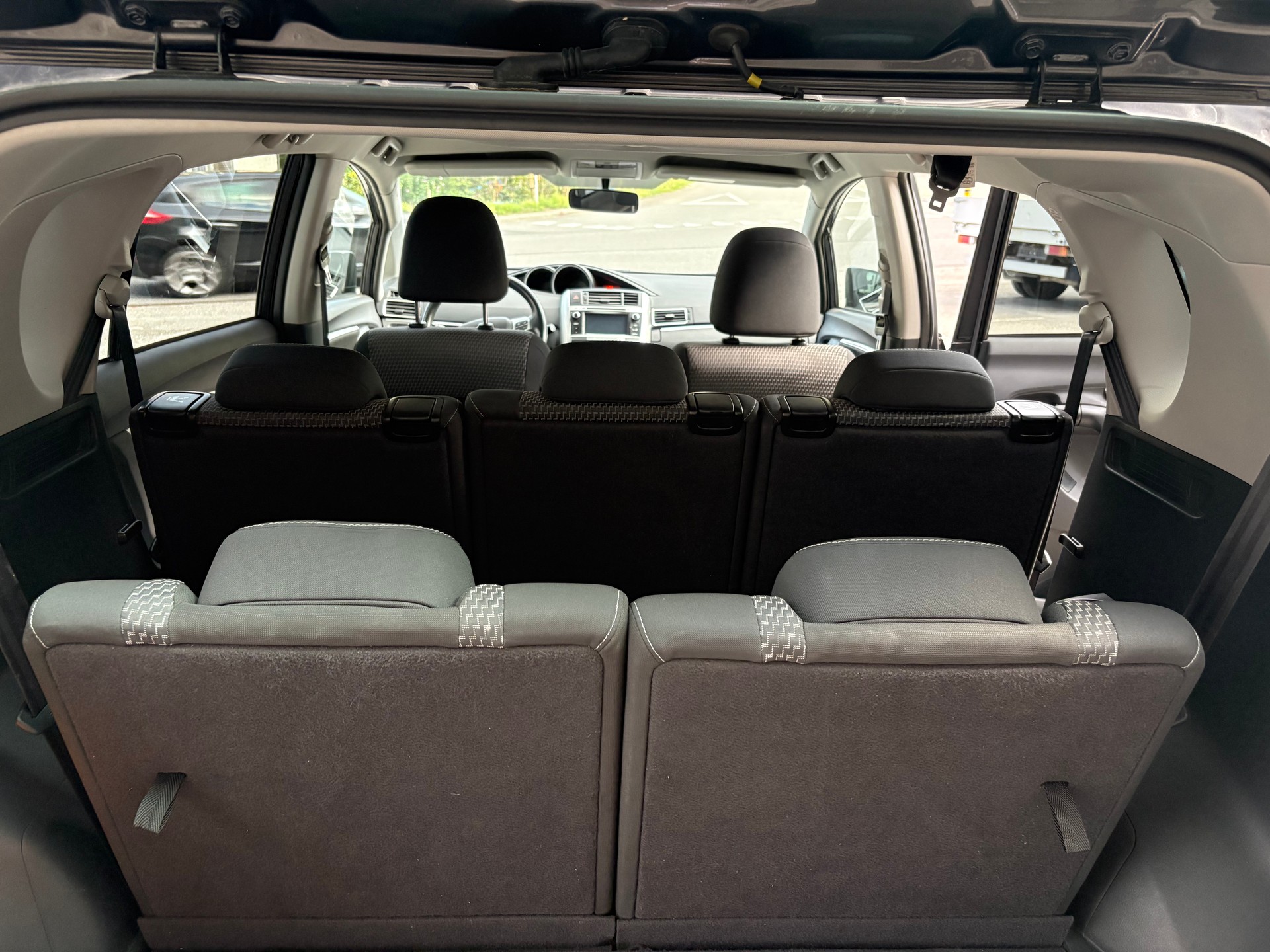 TOYOTA Verso 1.6 D-4D Trend-image-9