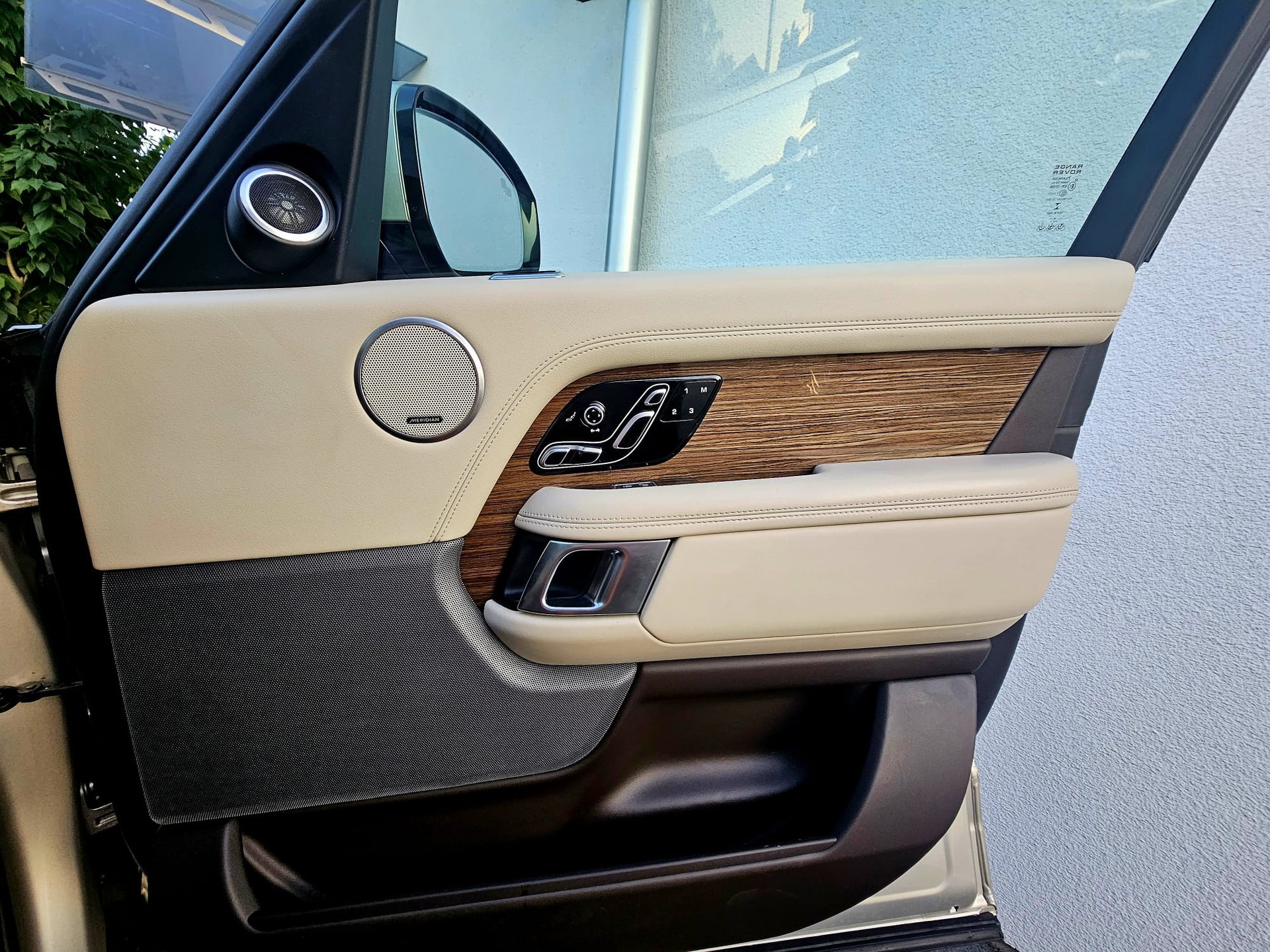 LAND ROVER Facelift! 4.4 SDV8 Vogue-image-4