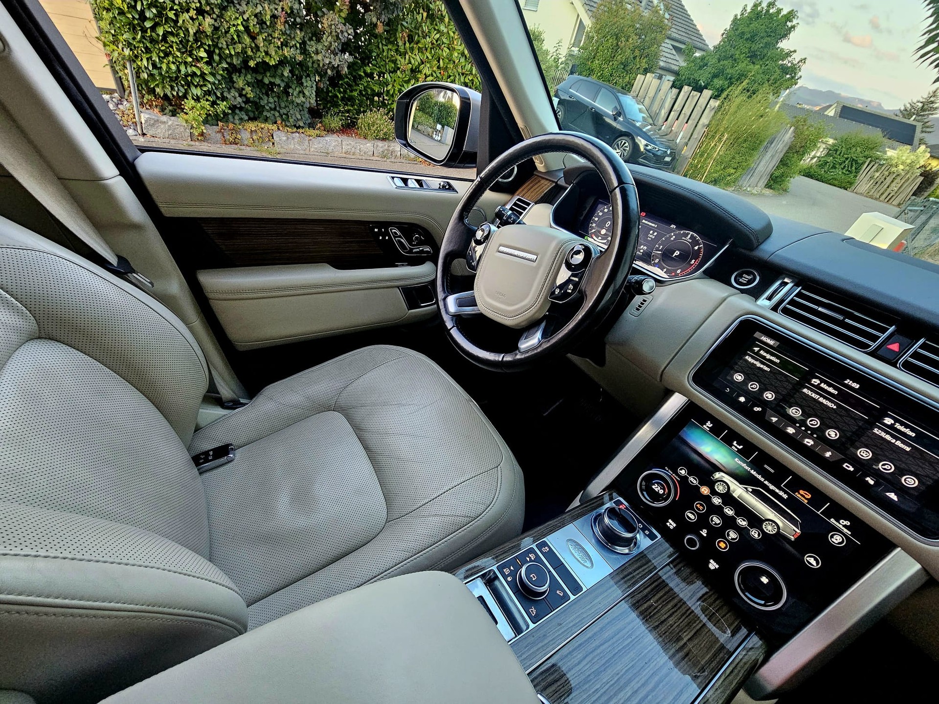 LAND ROVER Facelift! 4.4 SDV8 Vogue-image-3