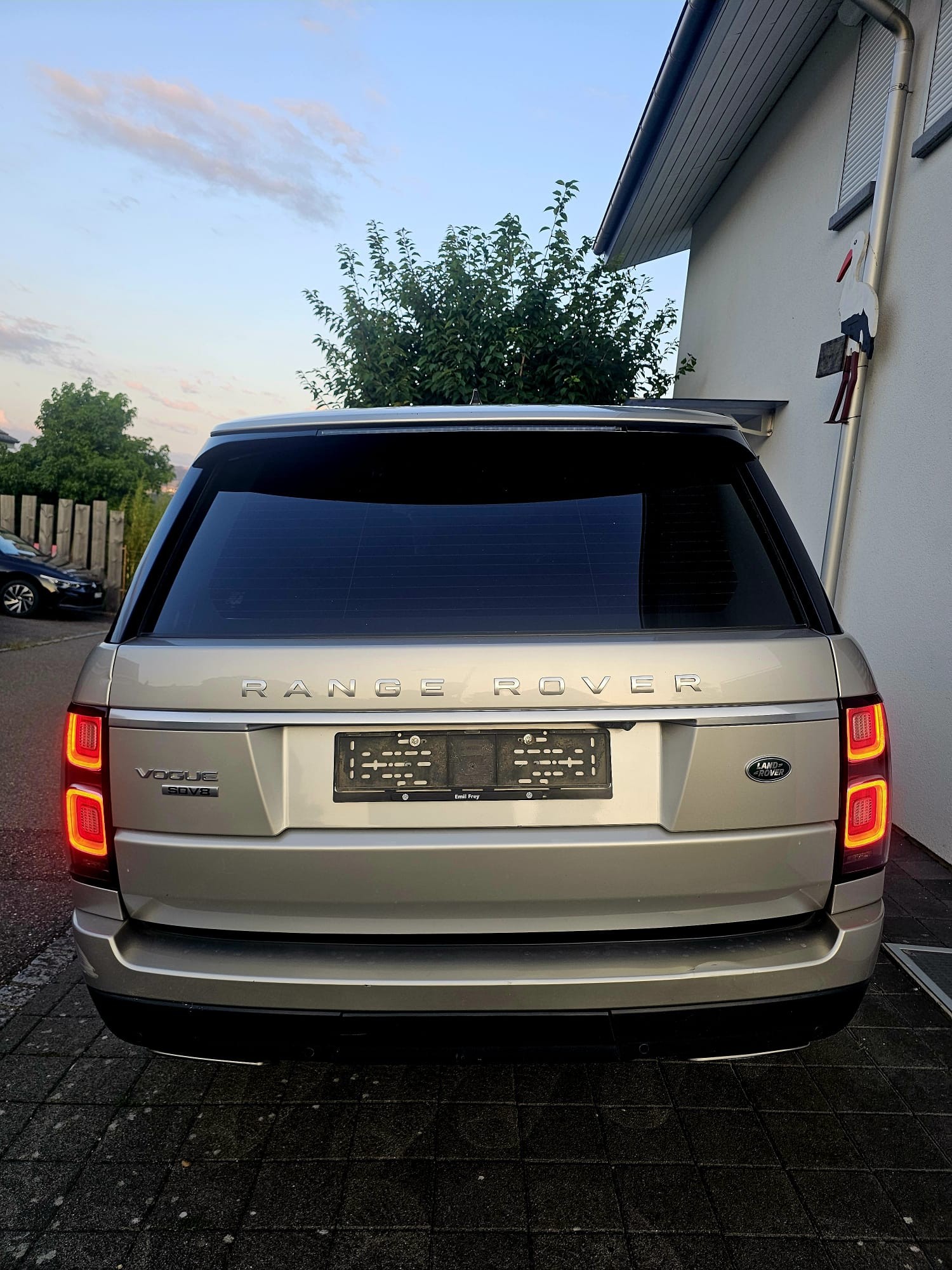 LAND ROVER Facelift! 4.4 SDV8 Vogue-image-1
