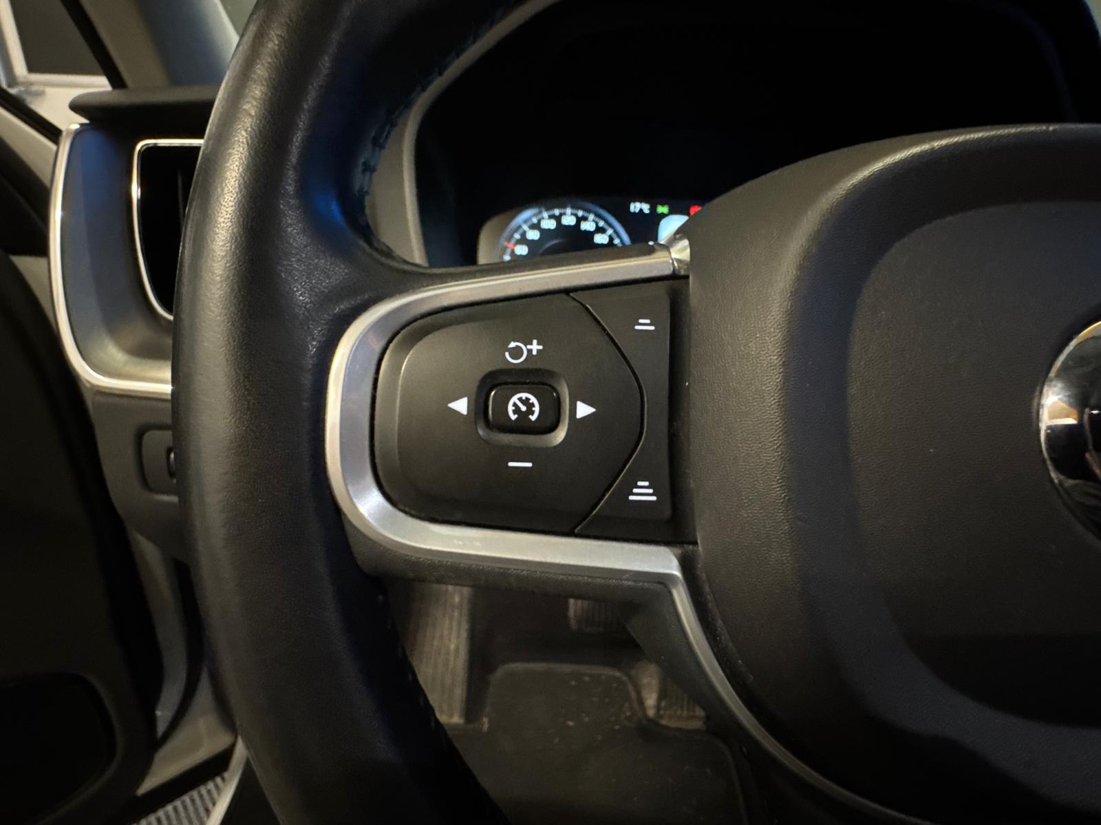 VOLVO XC60 D4 AWD Momentum Geartronic-image-14