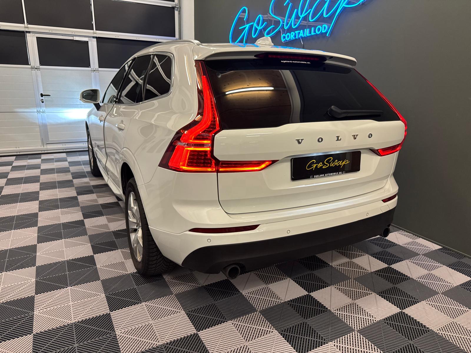 VOLVO XC60 D4 AWD Momentum Geartronic-image-3