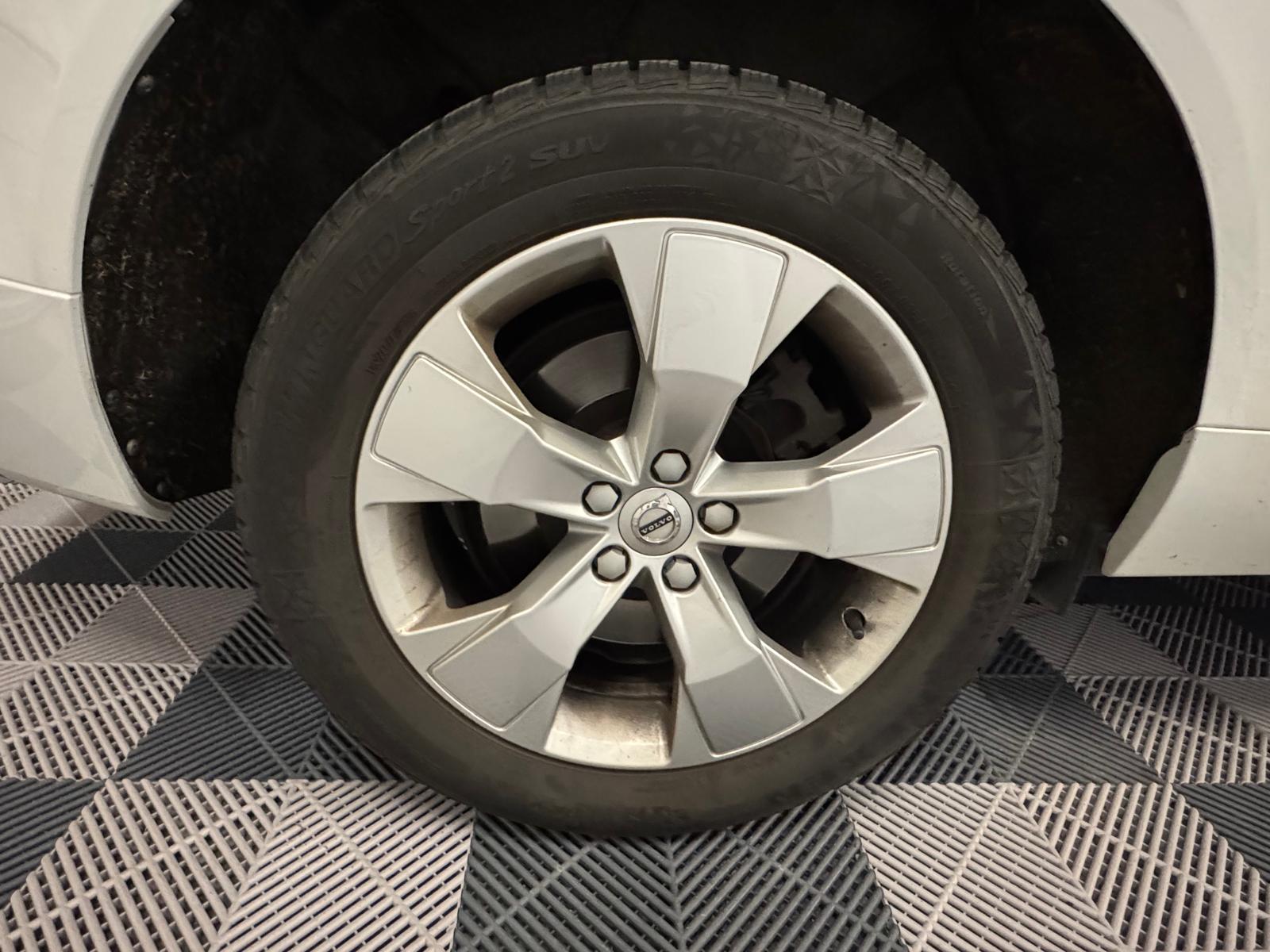 VOLVO XC60 D4 AWD Momentum Geartronic-image-25
