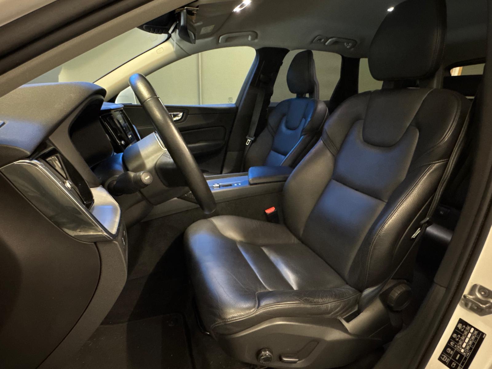 VOLVO XC60 D4 AWD Momentum Geartronic-image-9