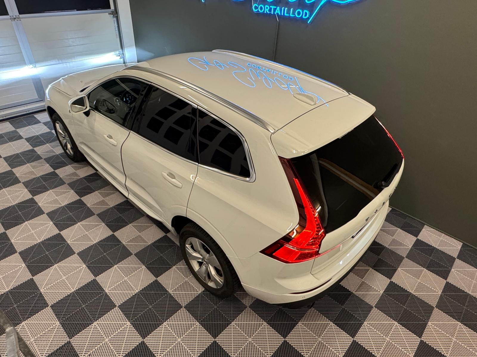 VOLVO XC60 D4 AWD Momentum Geartronic-image-2