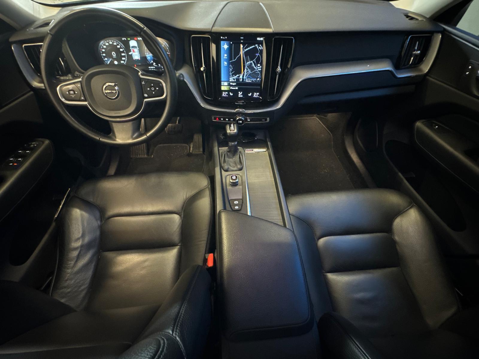 VOLVO XC60 D4 AWD Momentum Geartronic-image-13