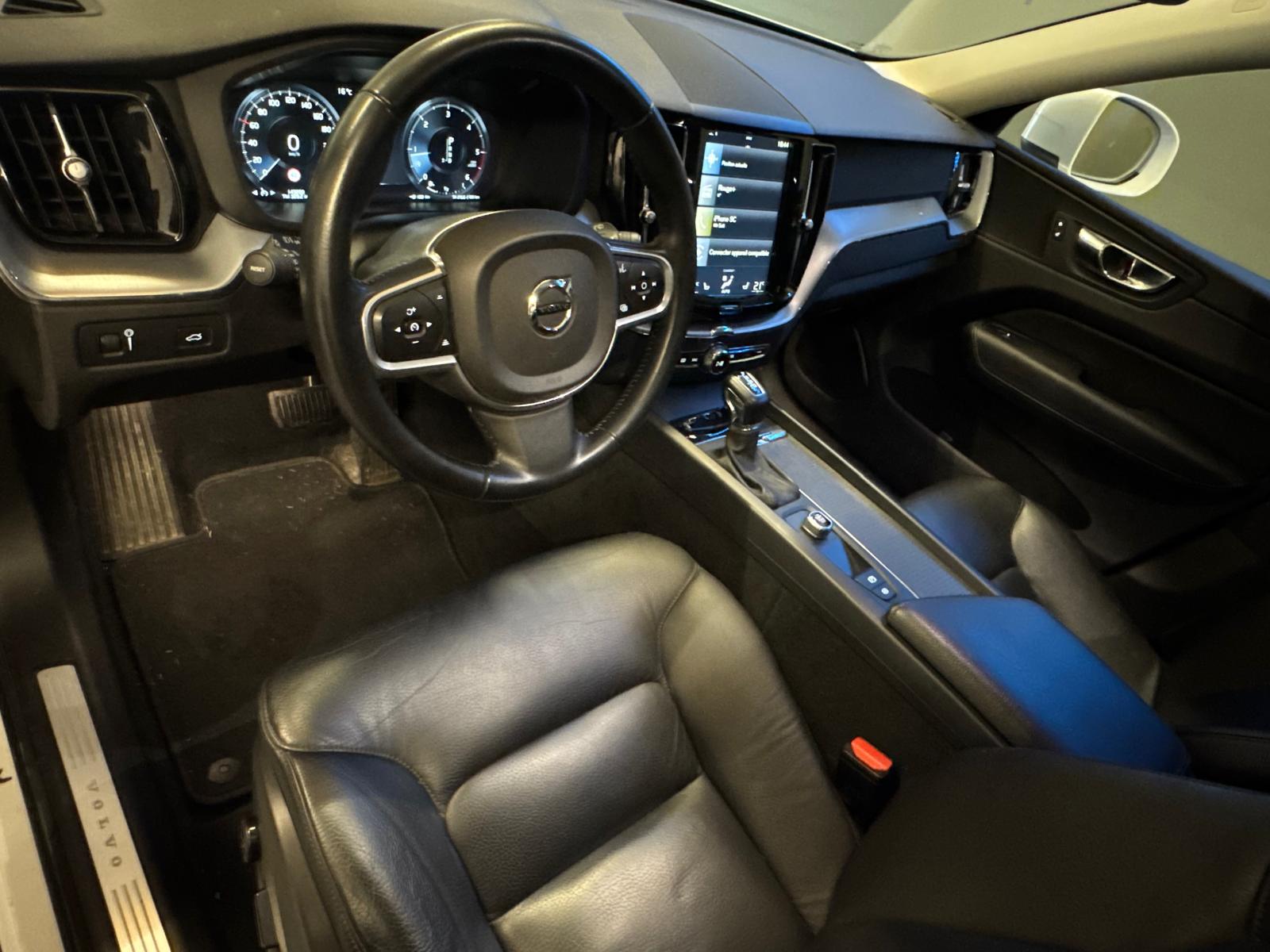 VOLVO XC60 D4 AWD Momentum Geartronic-image-1