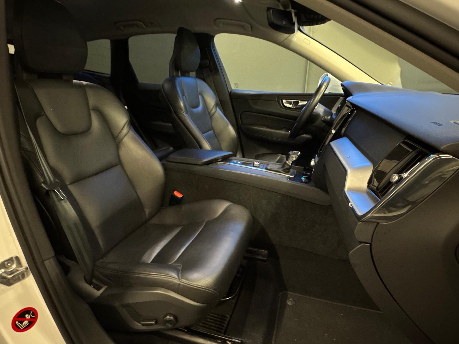 VOLVO XC60 D4 AWD Momentum Geartronic-image-10