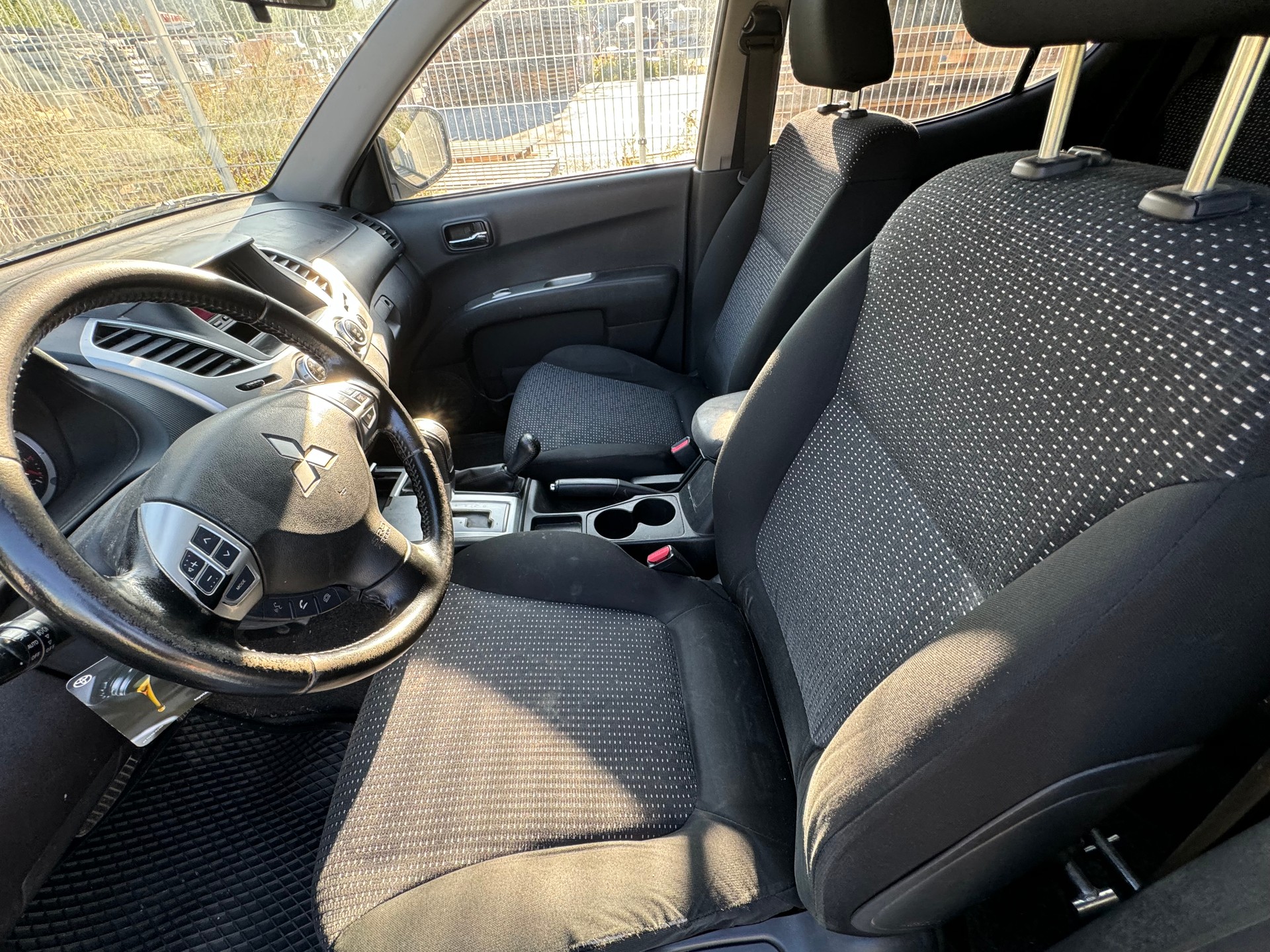 MITSUBISHI L 200 2.5 DID HP Intense Double Cab A-image-4