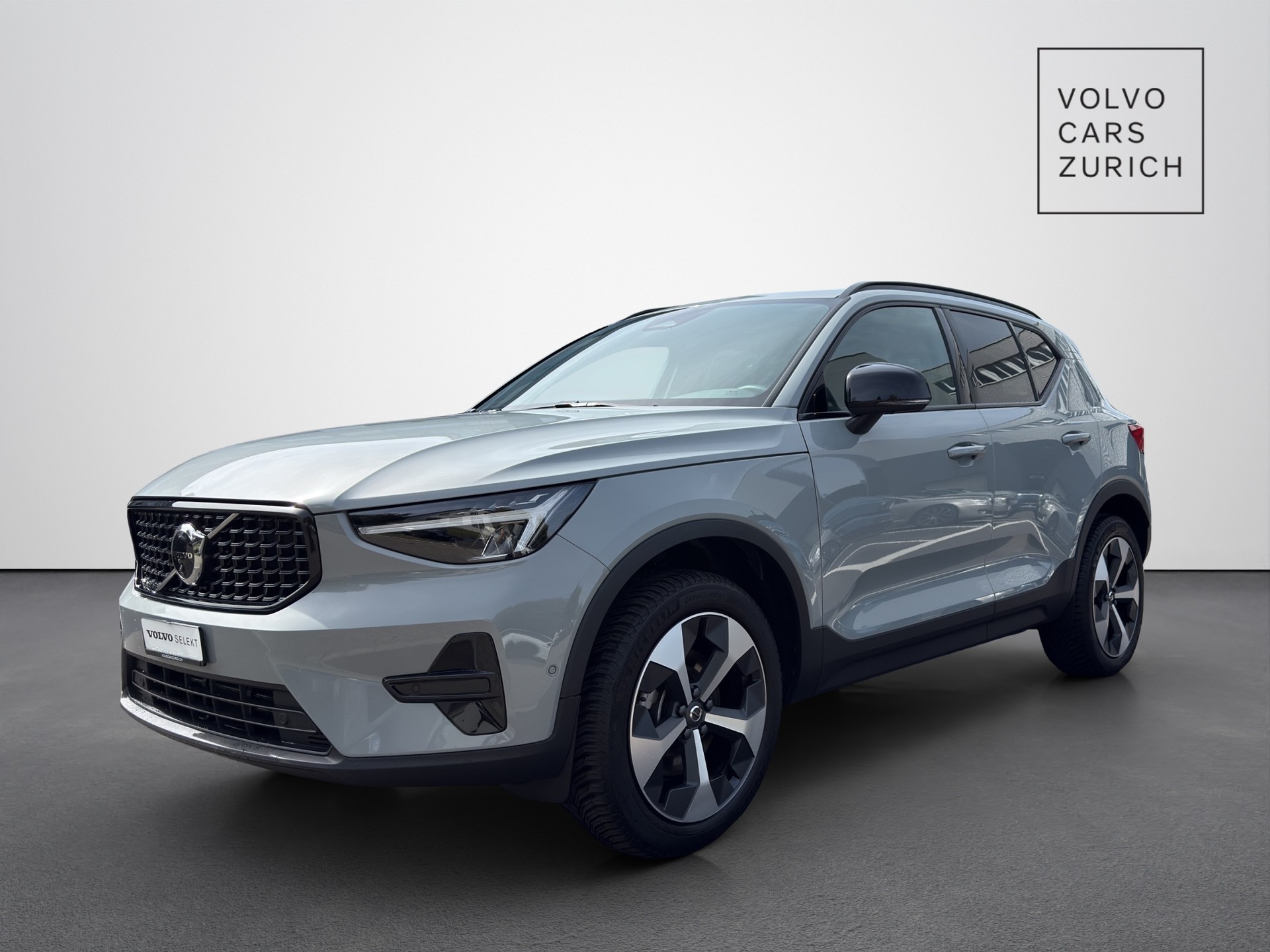 VOLVO XC40 2.0 B3 MH Plus Dark