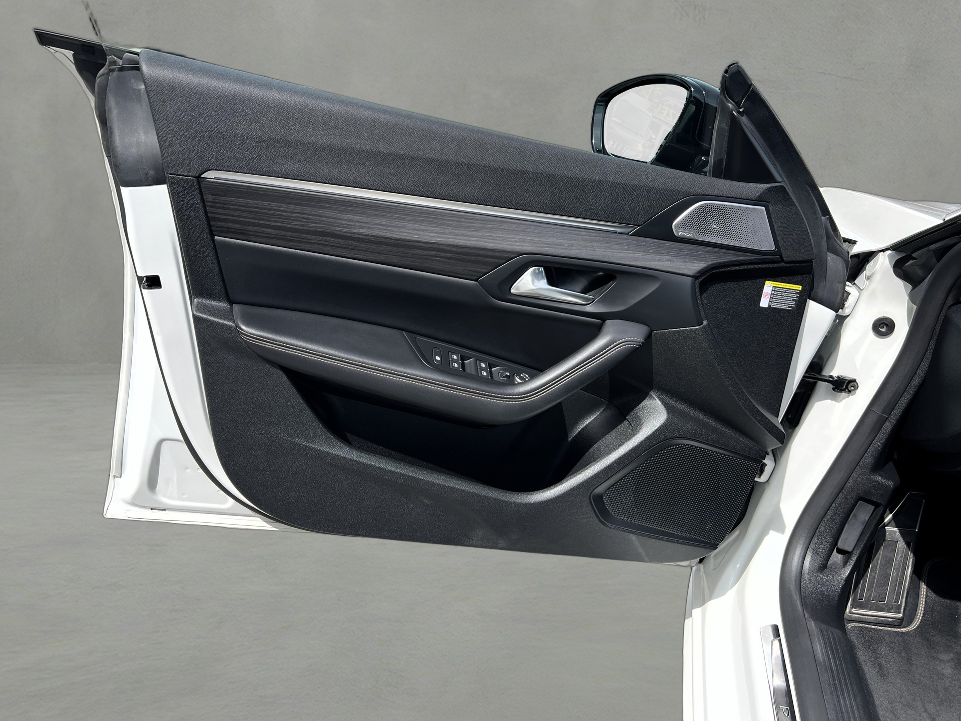 PEUGEOT 508 SW 1.6 PHEV GT EAT8-image-15