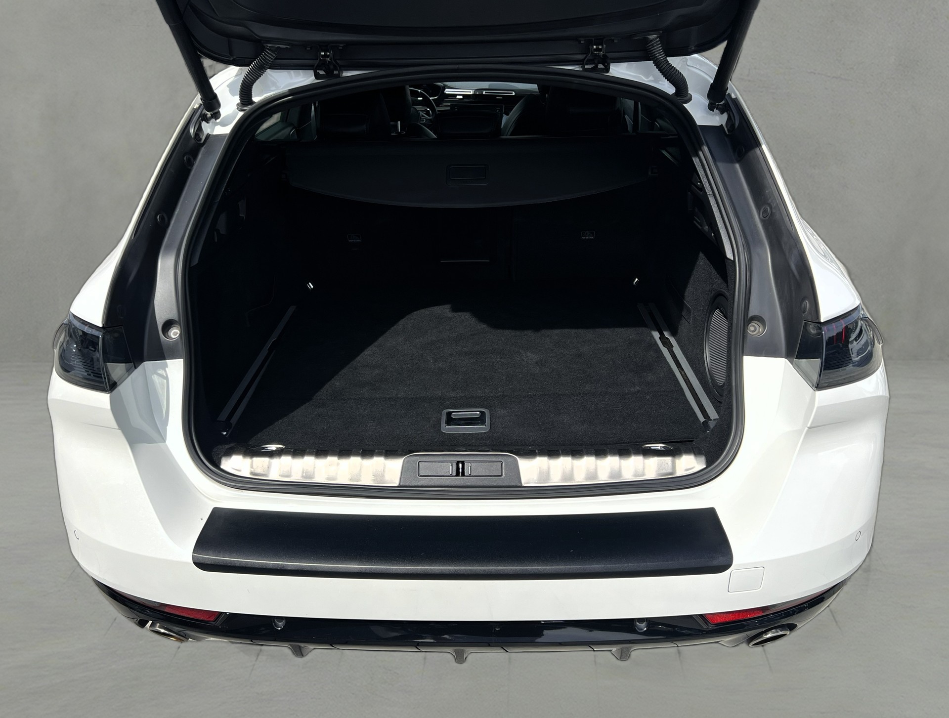 PEUGEOT 508 SW 1.6 PHEV GT EAT8-image-9