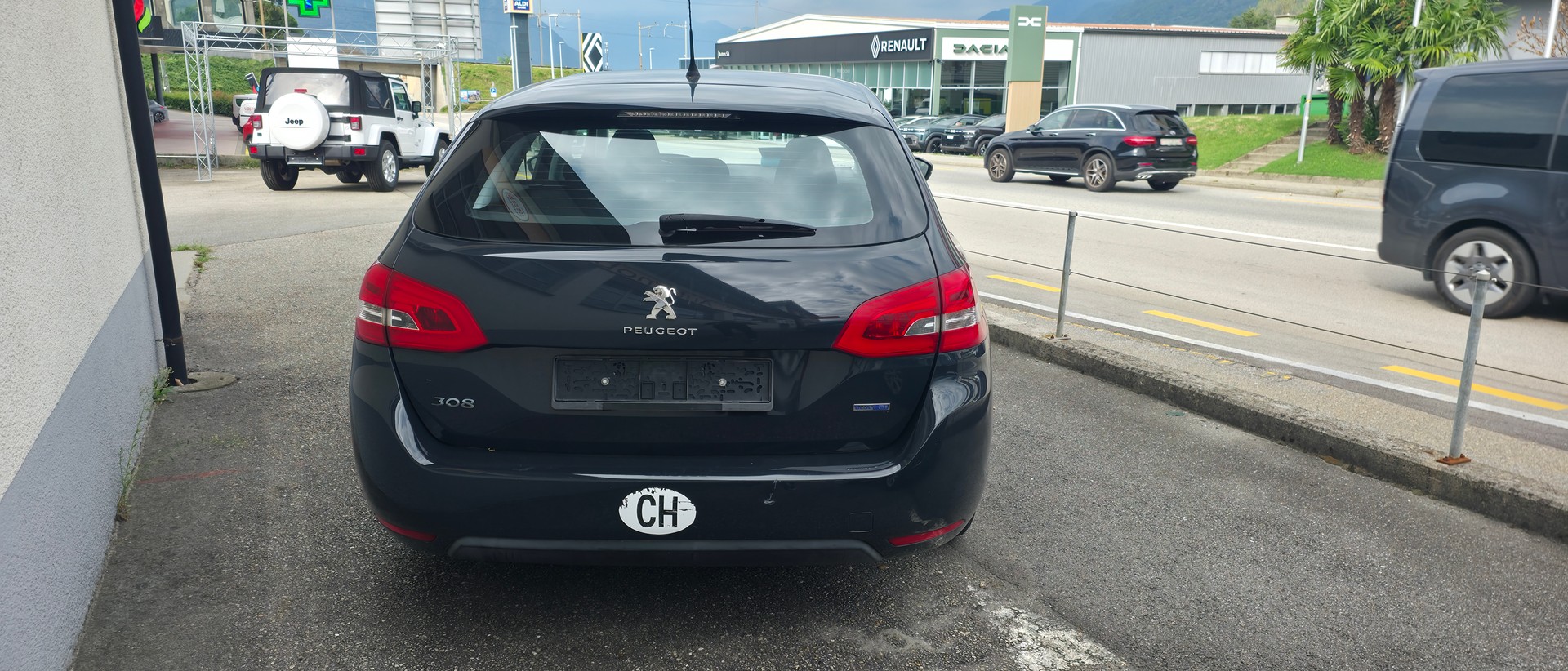PEUGEOT 308 SW 1.6 BlueHDI Active-image-1