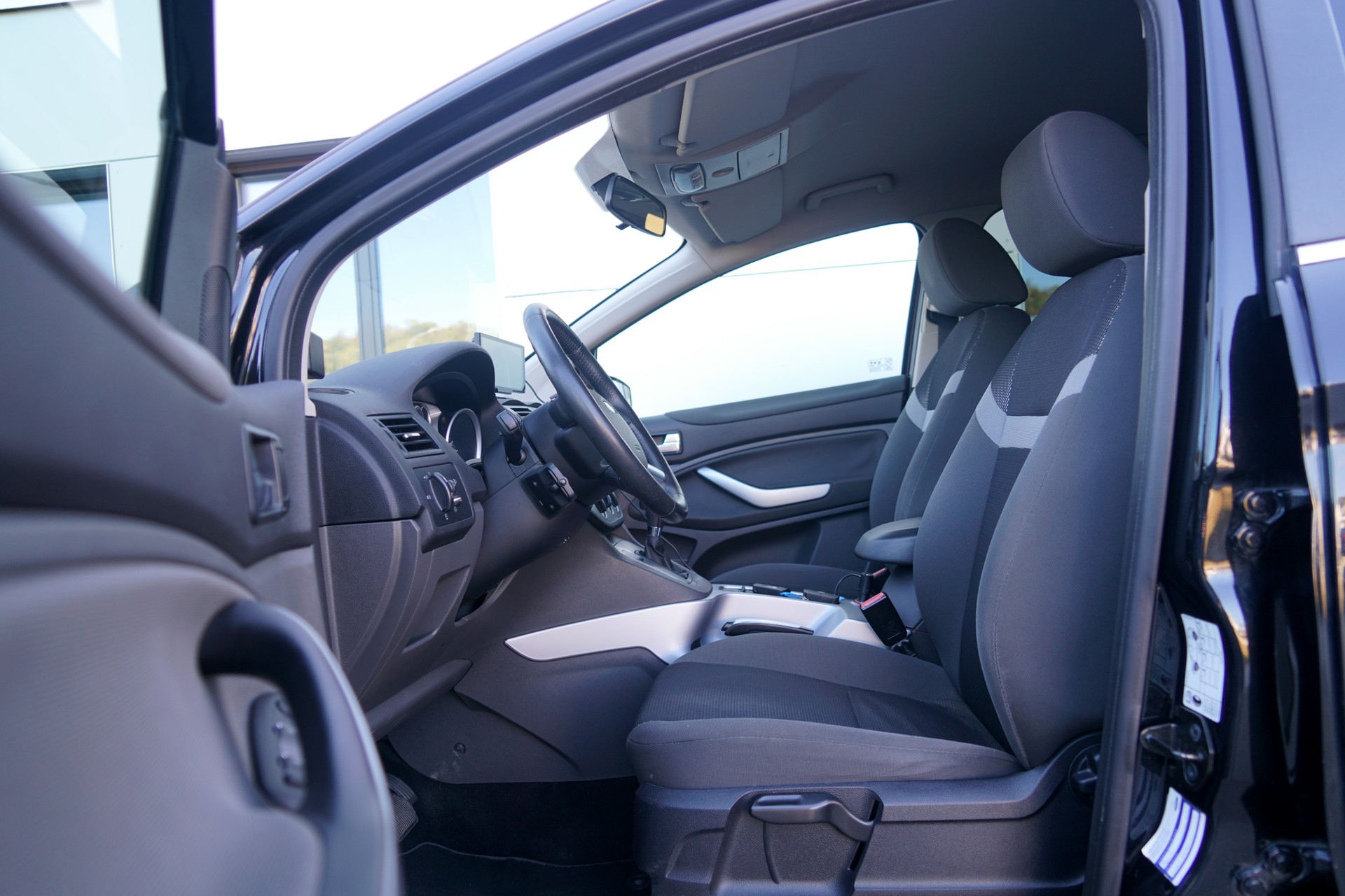 FORD Kuga 2.0 TDCi Carving 4WD PowerShift (CH)-image-3