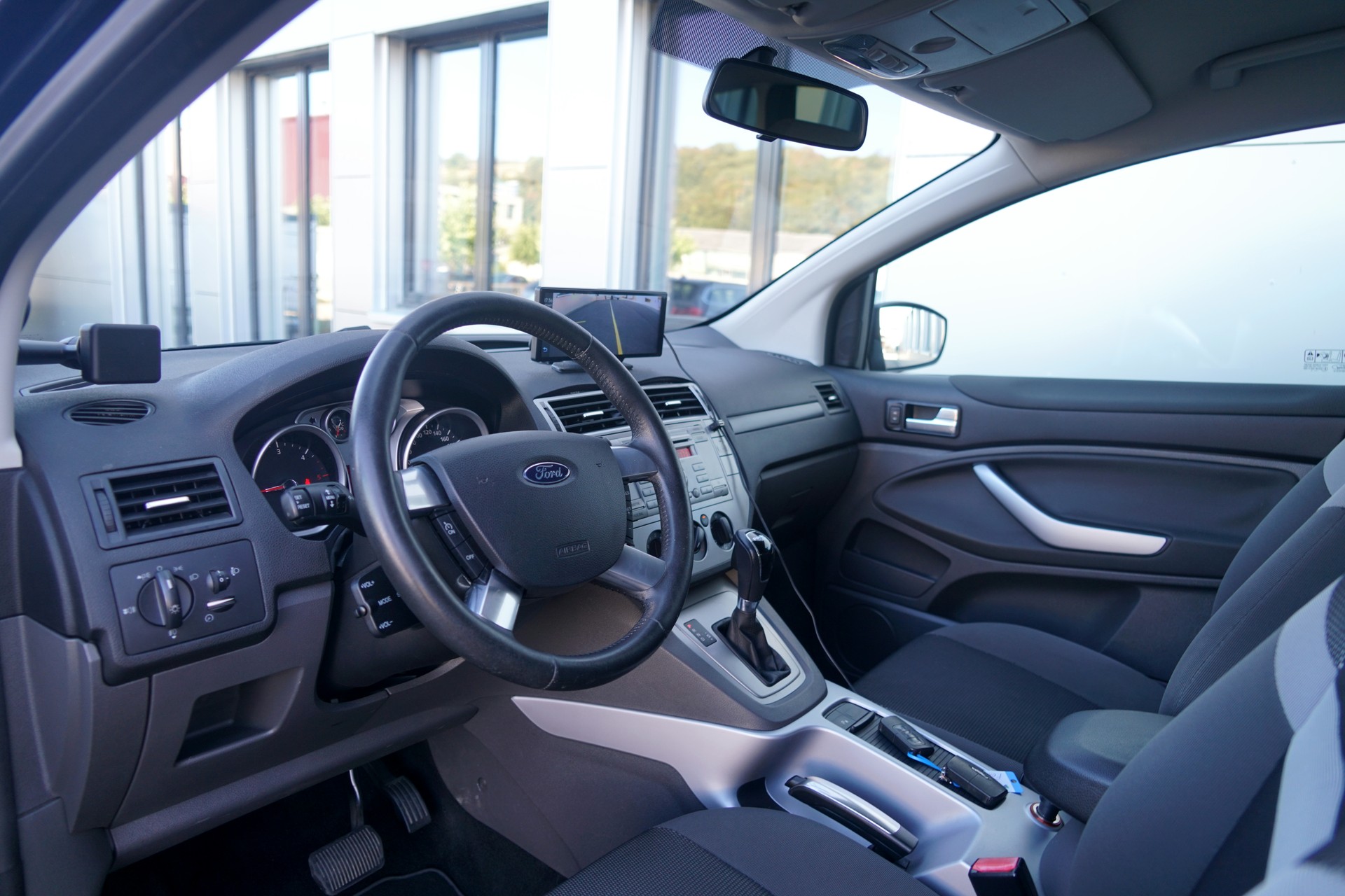 FORD Kuga 2.0 TDCi Carving 4WD PowerShift (CH)-image-2