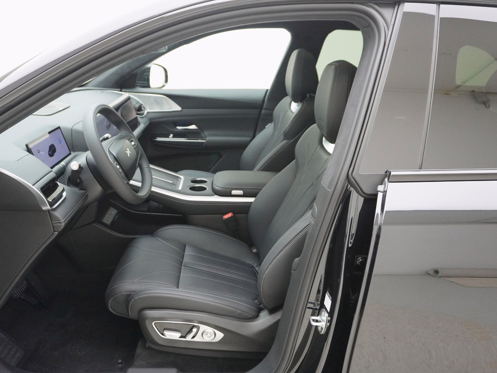 XPENG G9 Performance Black Edition AWD-image-13