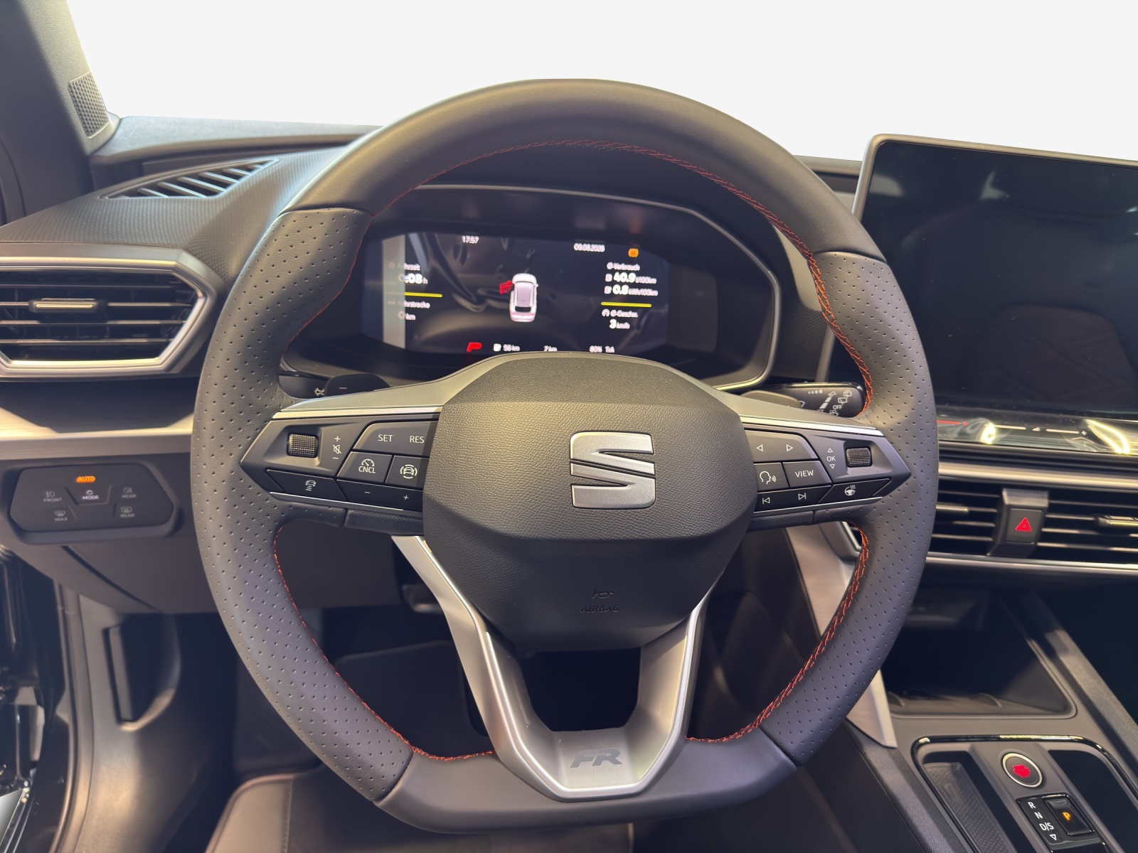 SEAT Leon ST 1.5 eHybrid pHEV DSG Move FR-image-9
