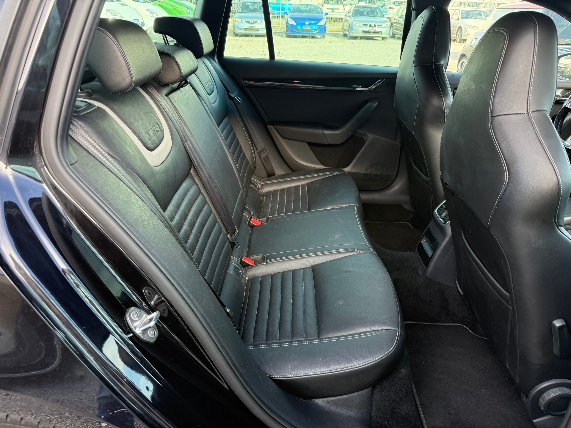 SKODA Octavia Combi 2.0 TDI RS 4x4 DSG-image-7