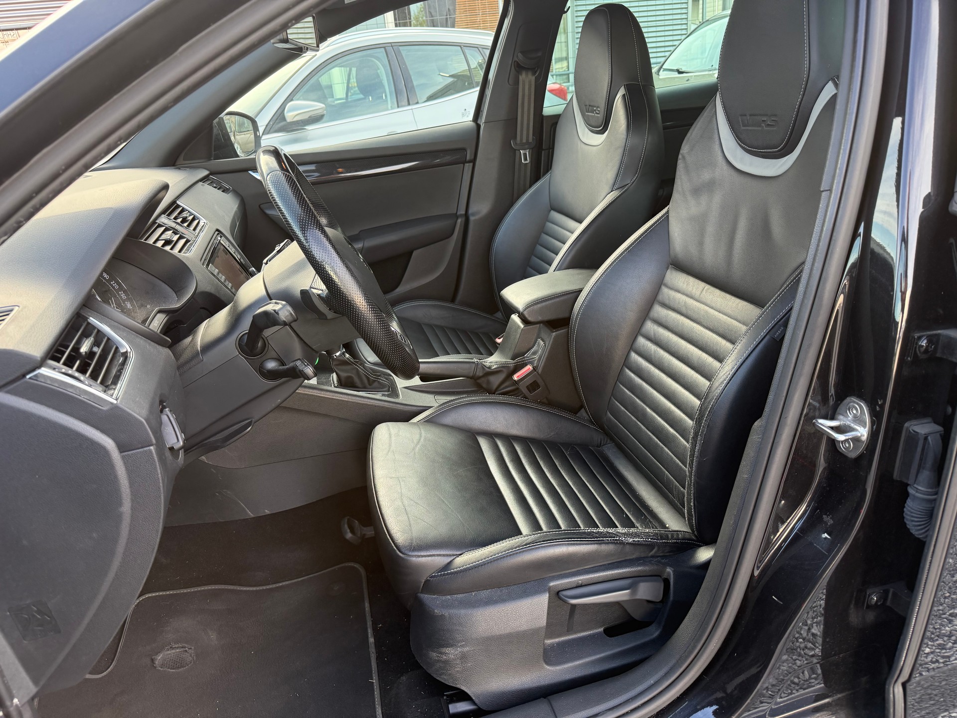 SKODA Octavia Combi 2.0 TDI RS 4x4 DSG-image-11