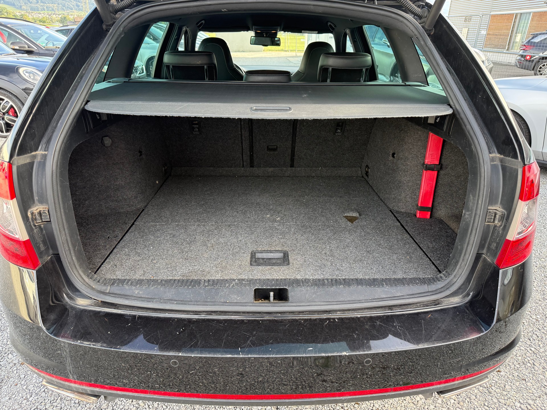 SKODA Octavia Combi 2.0 TDI RS 4x4 DSG-image-9