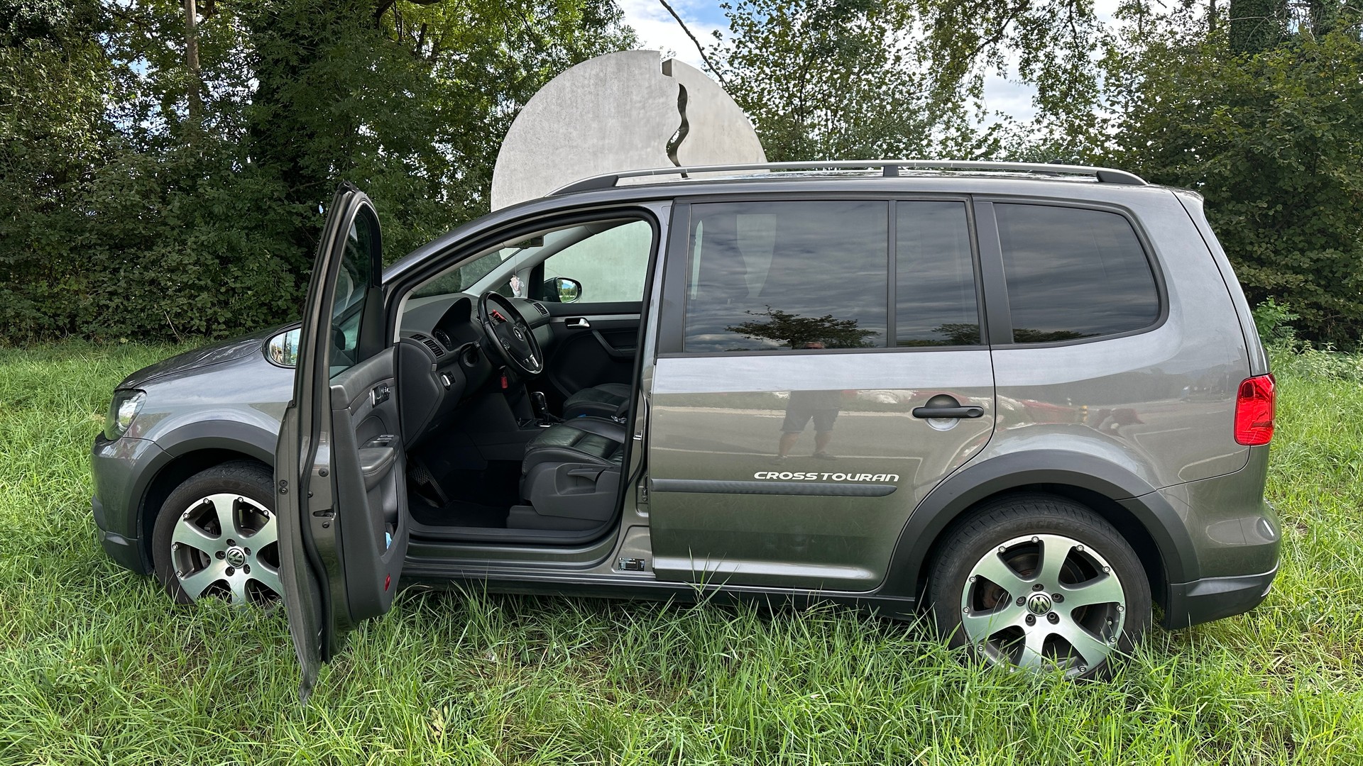 VW Cross Touran-image-0