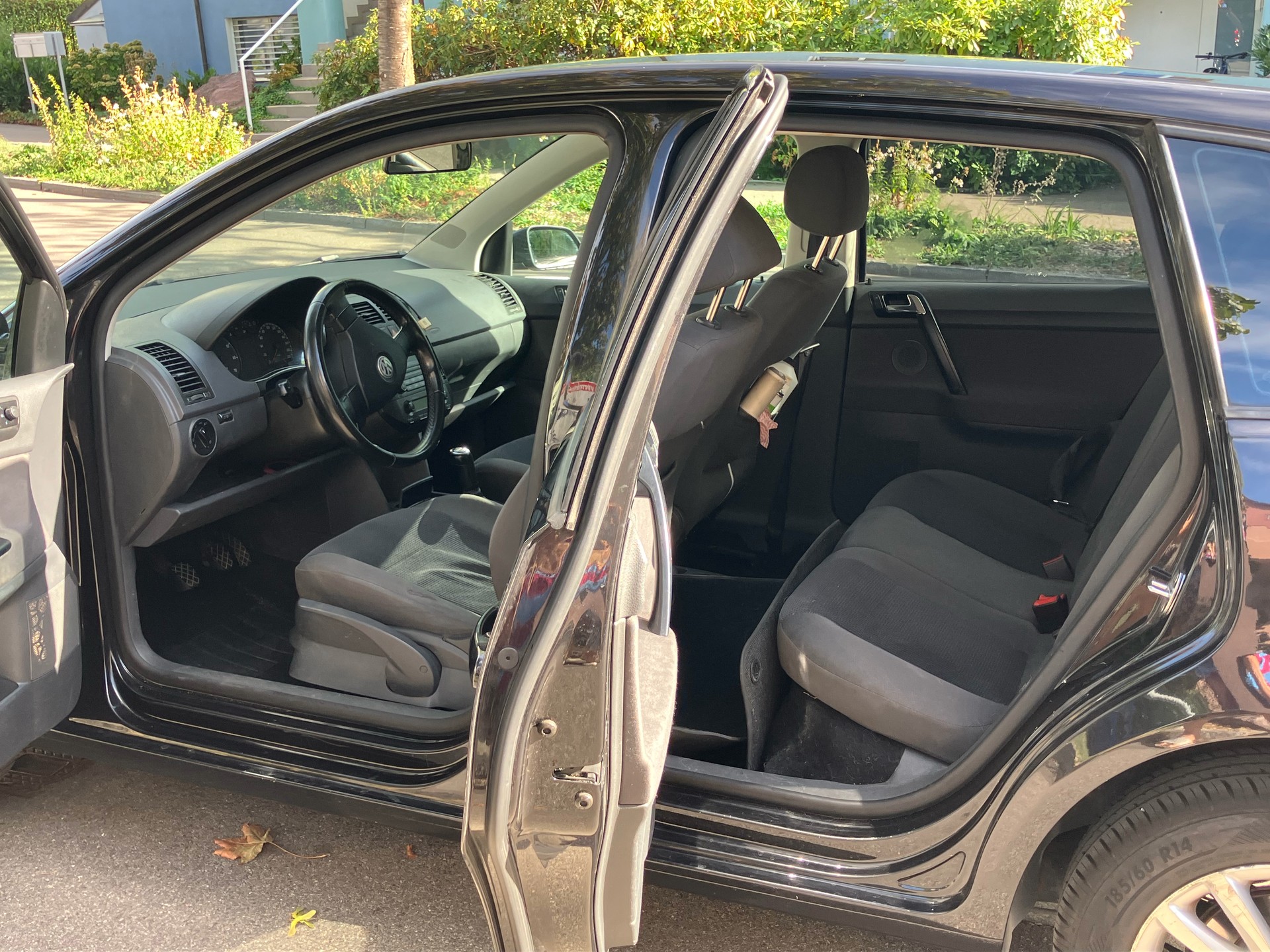 VW 1.6 16V Young&Fresh-image-0