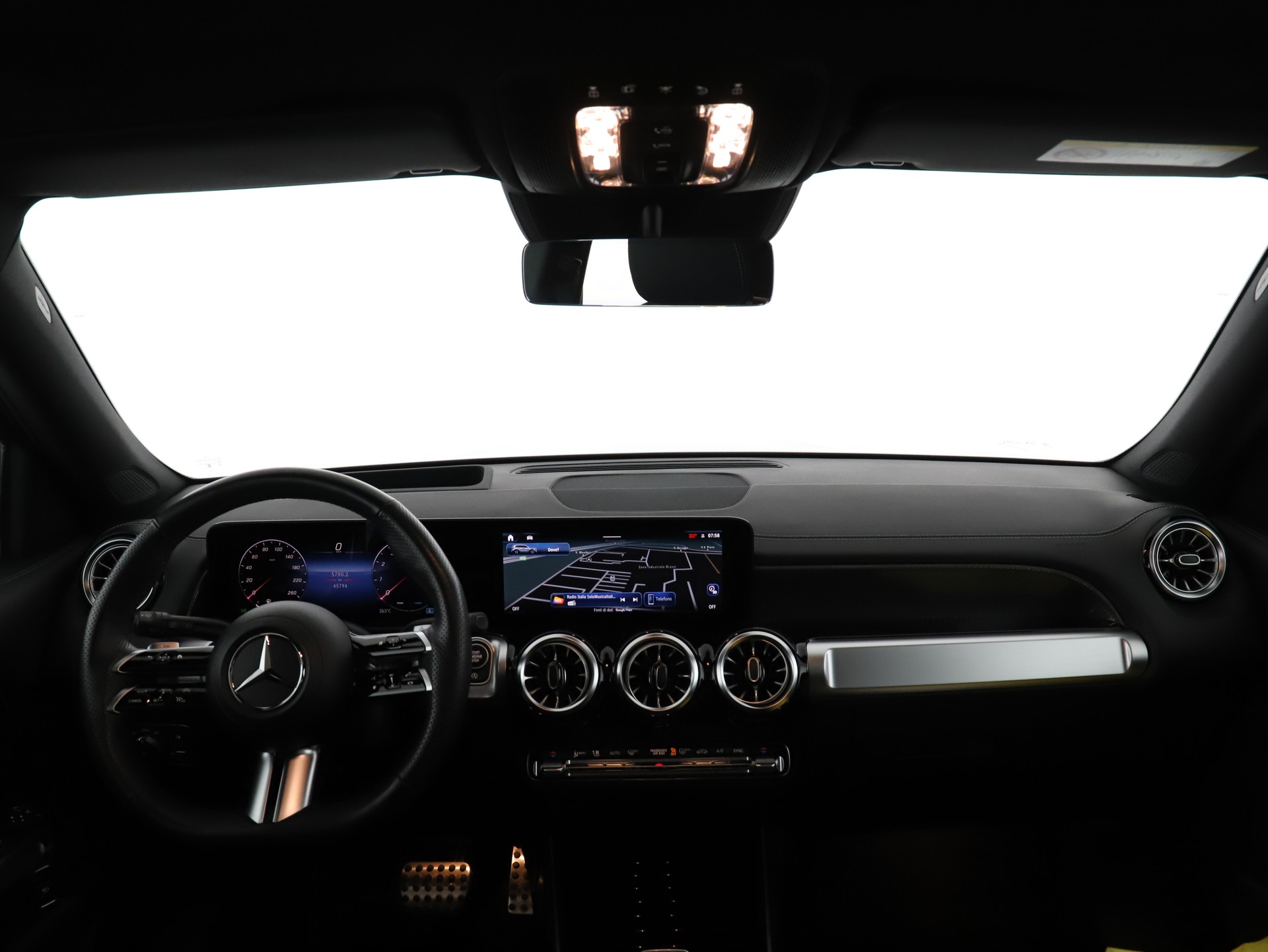 MERCEDES-BENZ GLB 250 4Matic 8G-Tronic-image-9