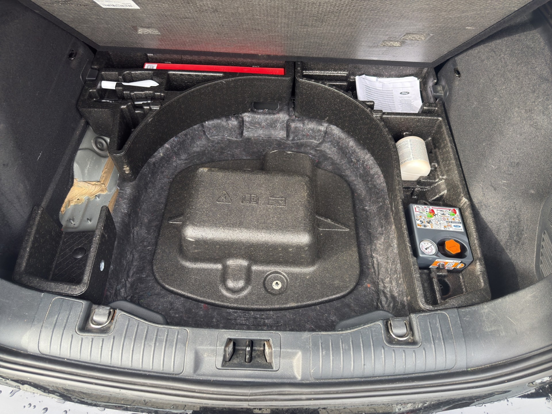 FORD Kuga 2.5 Hybrid ST-Line X 4x4-image-17