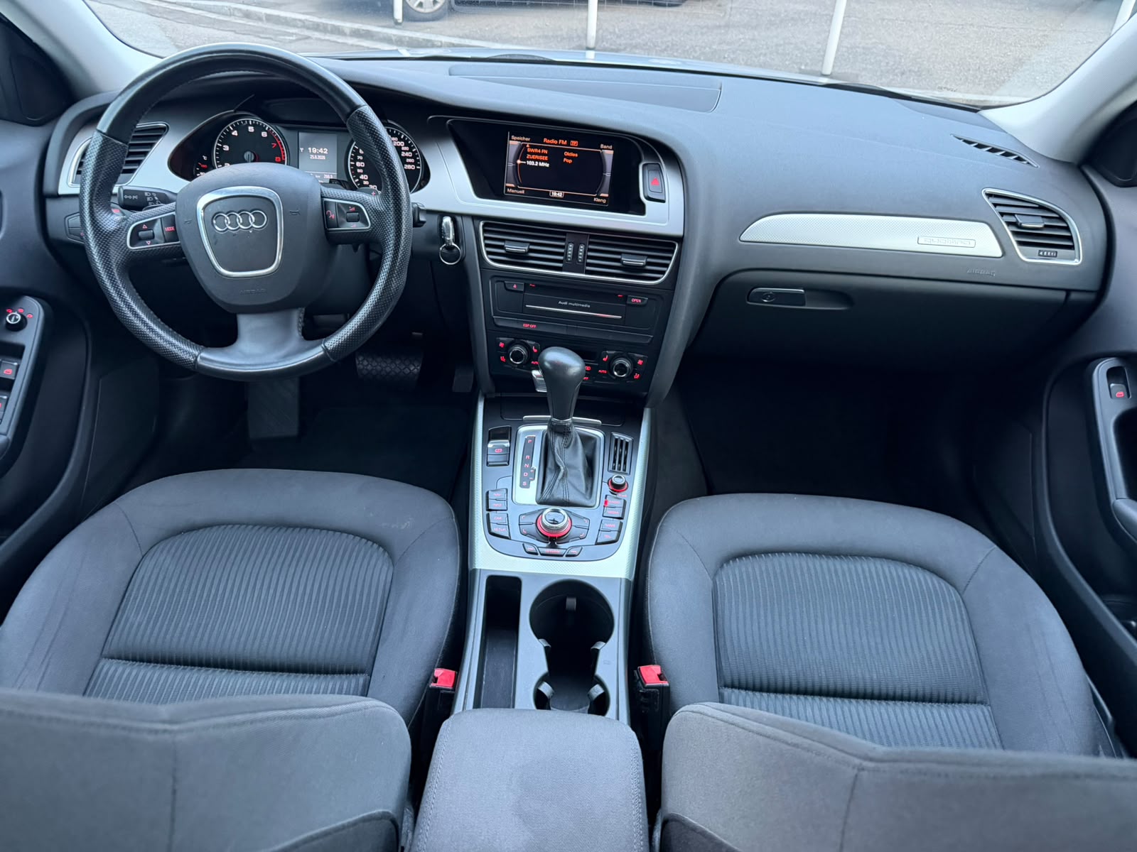 AUDI A4 Avant 2.0 TFSI quattro S-tronic-image-5