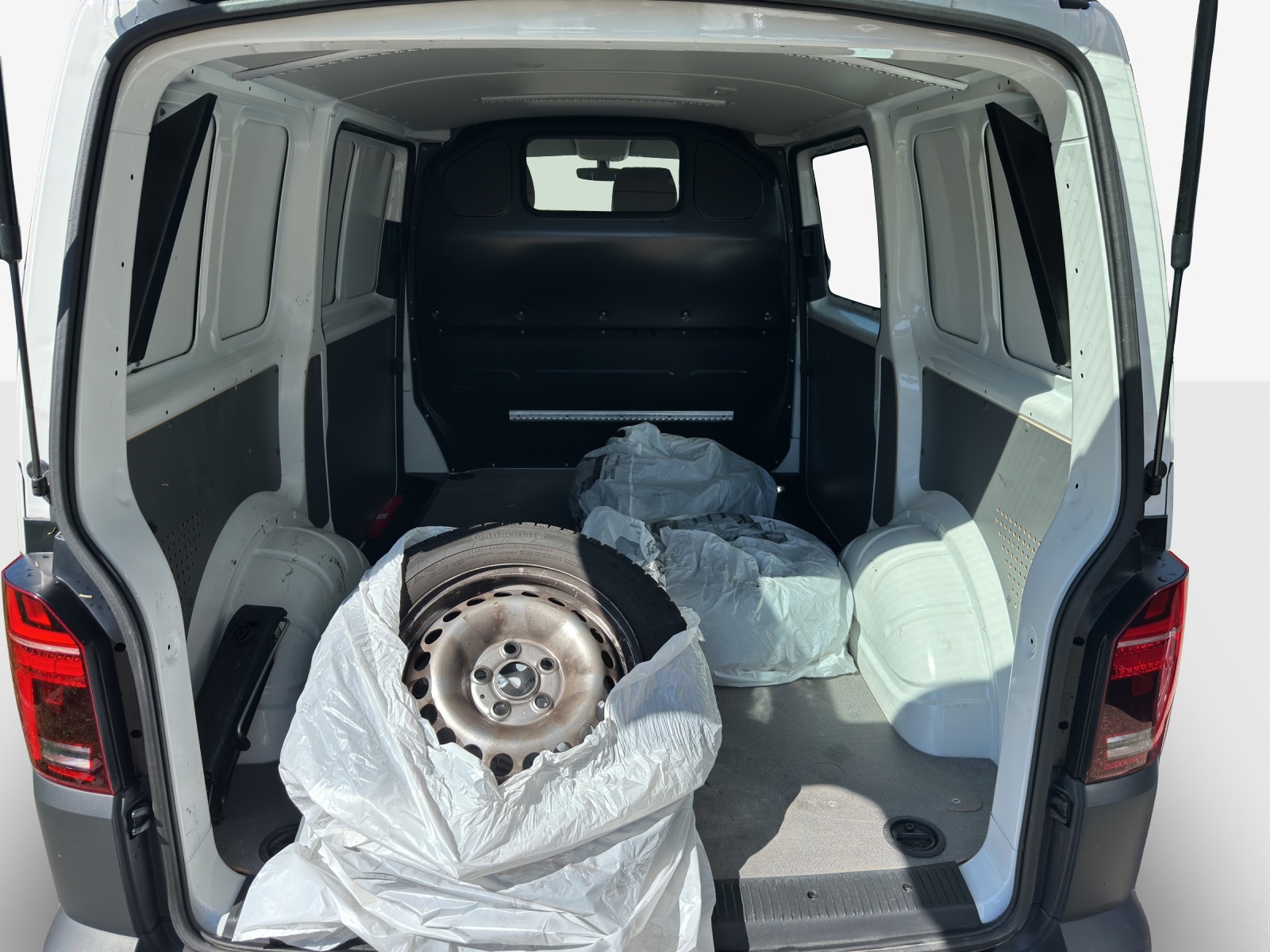 VW T6.1 2.0 TDI-image-12