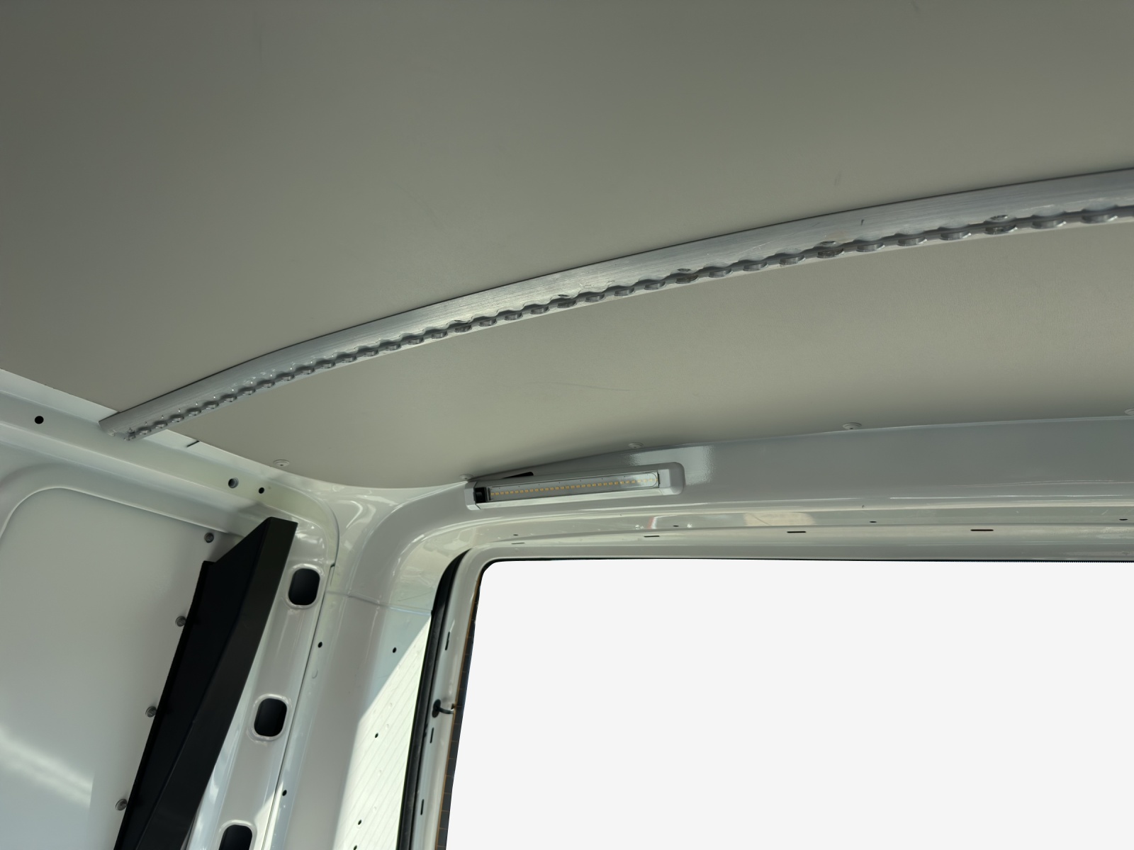 VW T6.1 2.0 TDI-image-14