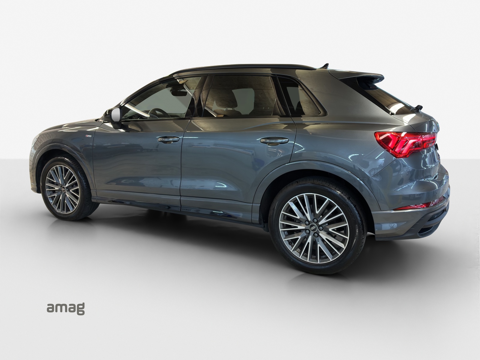 AUDI Q3 40 TFSI S line quattro S-tronic-image-2