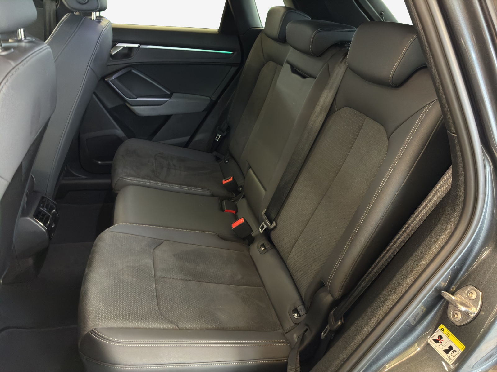 AUDI Q3 40 TFSI S line quattro S-tronic-image-11