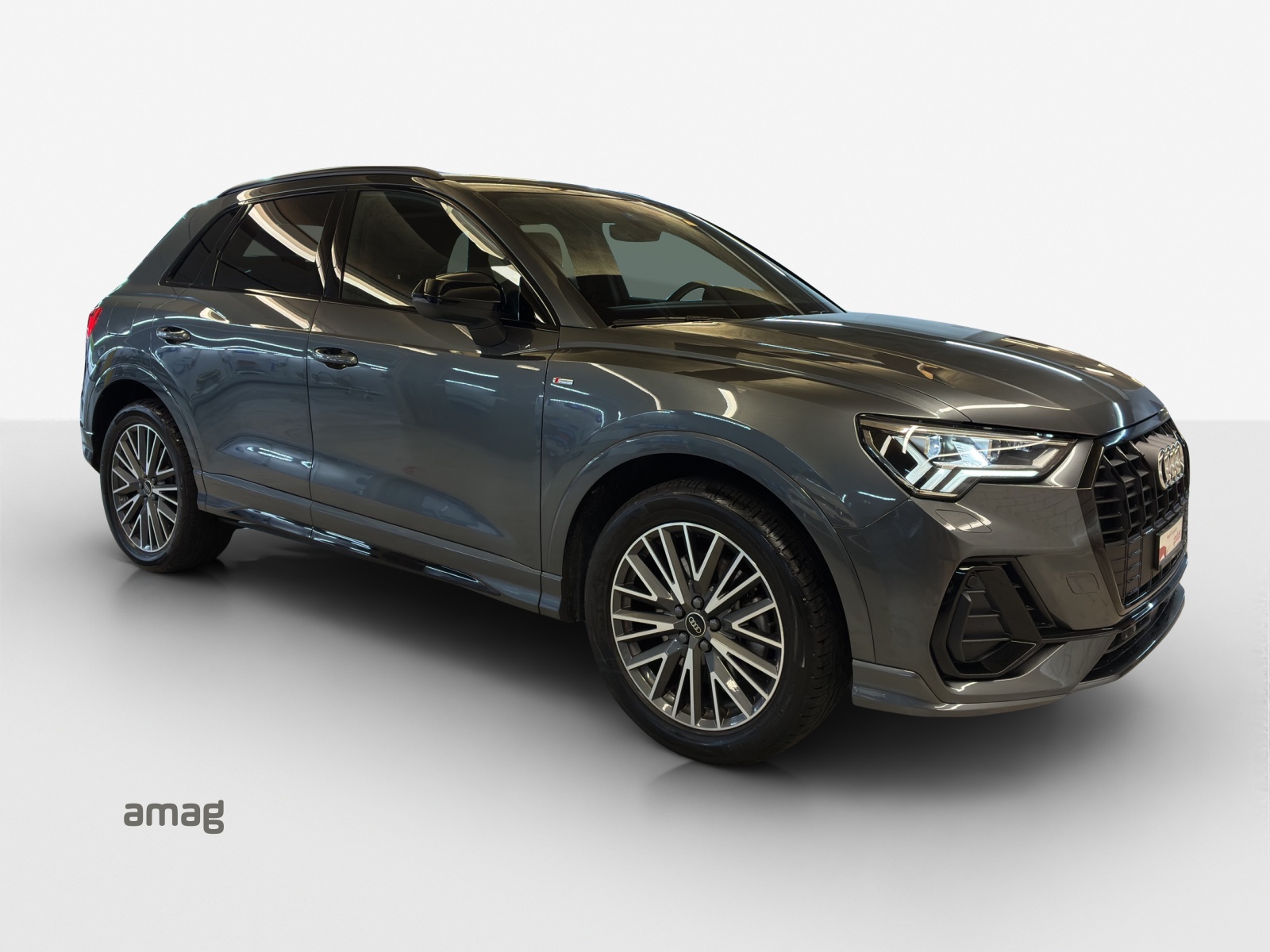 AUDI Q3 40 TFSI S line quattro S-tronic-image-5