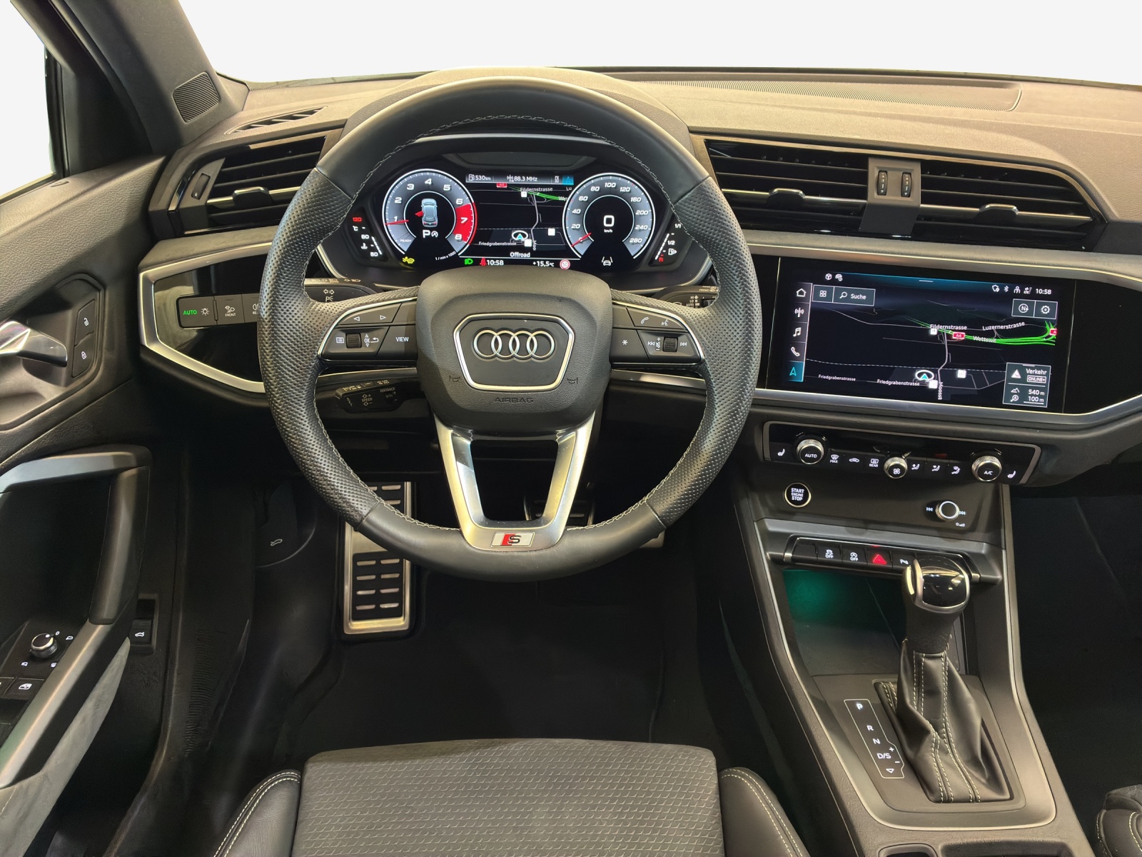 AUDI Q3 40 TFSI S line quattro S-tronic-image-8