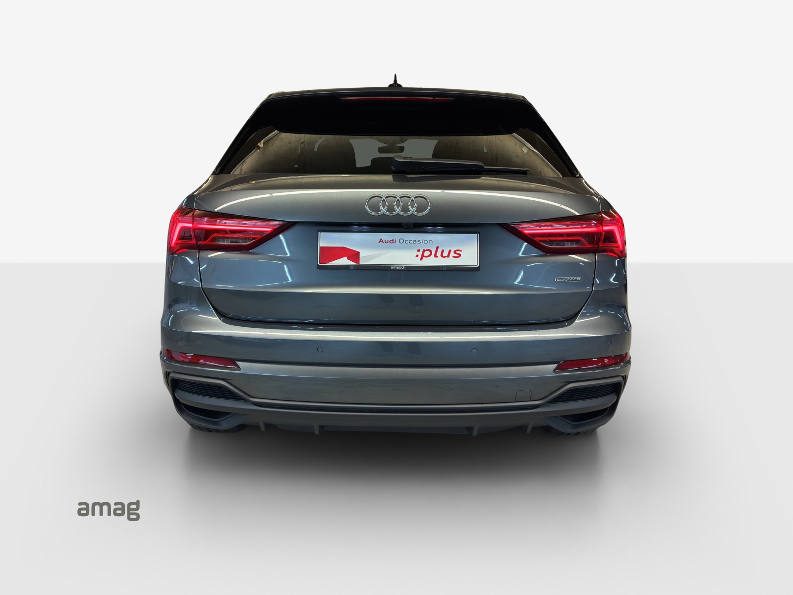 AUDI Q3 40 TFSI S line quattro S-tronic-image-3