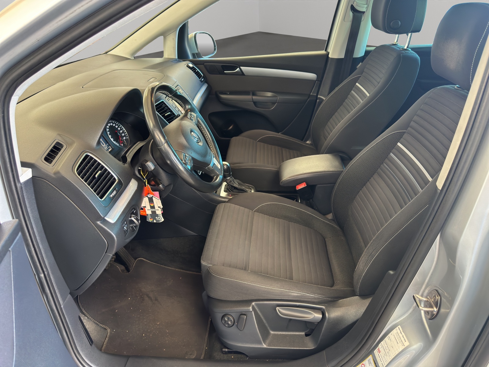 VW Sharan 2.0 TDI BlueMotion Technology Highline DSG-image-8