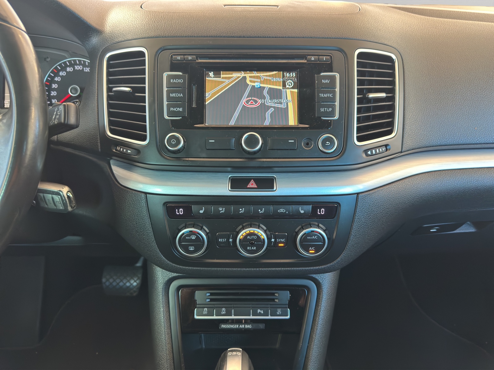 VW Sharan 2.0 TDI BlueMotion Technology Highline DSG-image-12