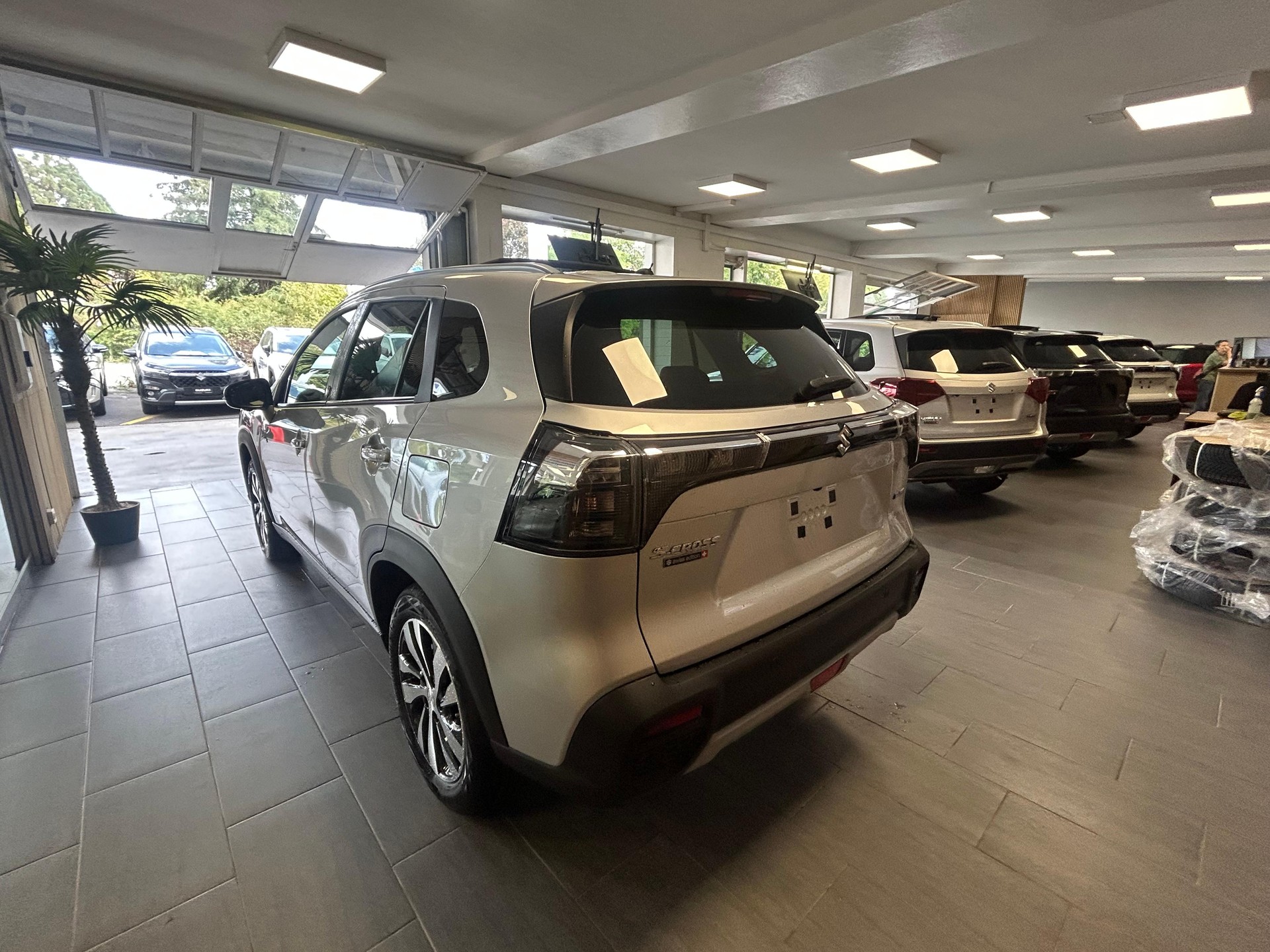 SUZUKI S-Cross 1.4 T Piz Sulai Top Hybrid 4x4 4 ROUES HIVER OFFERT-image-5