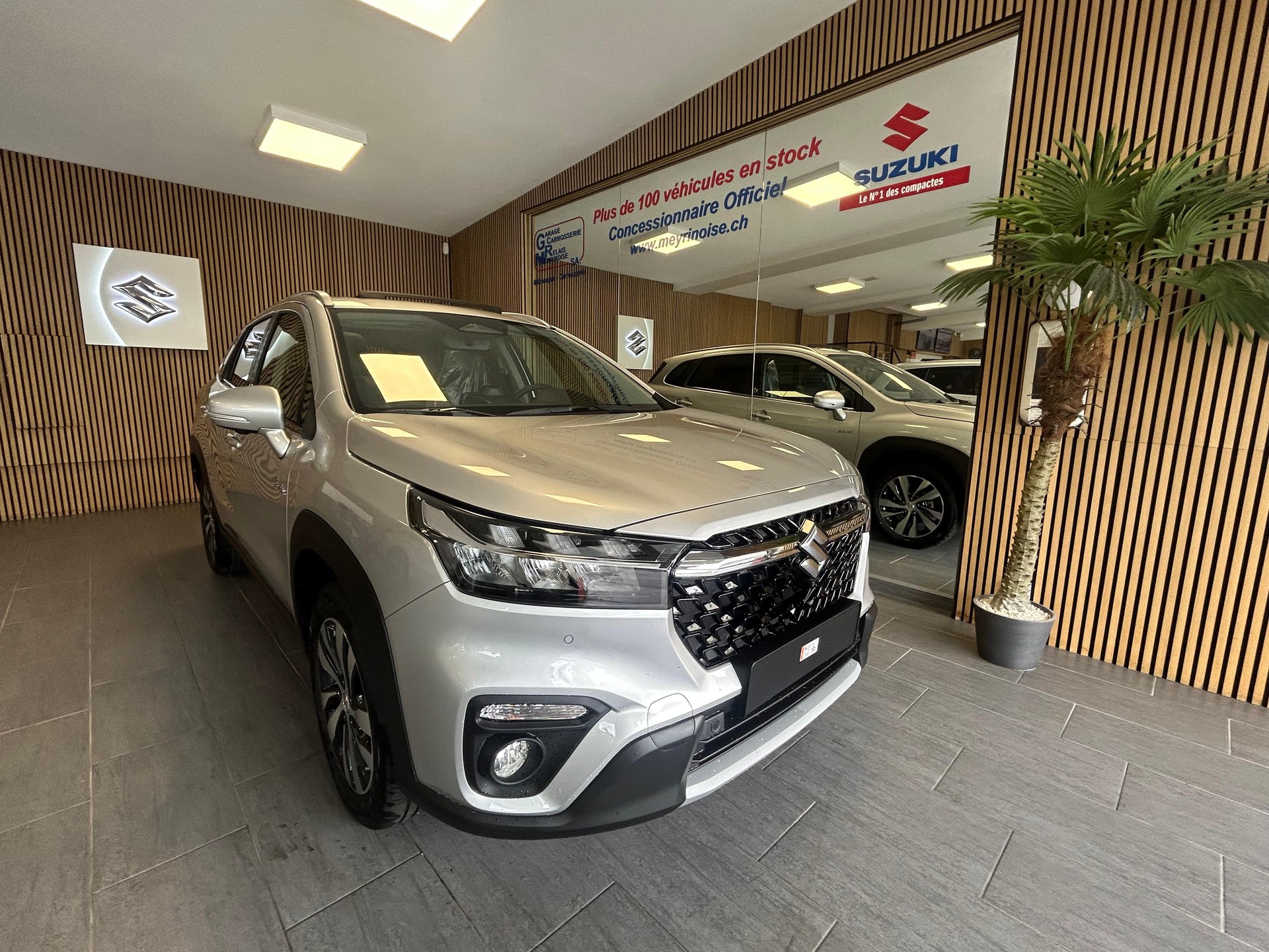 SUZUKI S-Cross 1.4 T Piz Sulai Top Hybrid 4x4 4 ROUES HIVER OFFERT-image-2