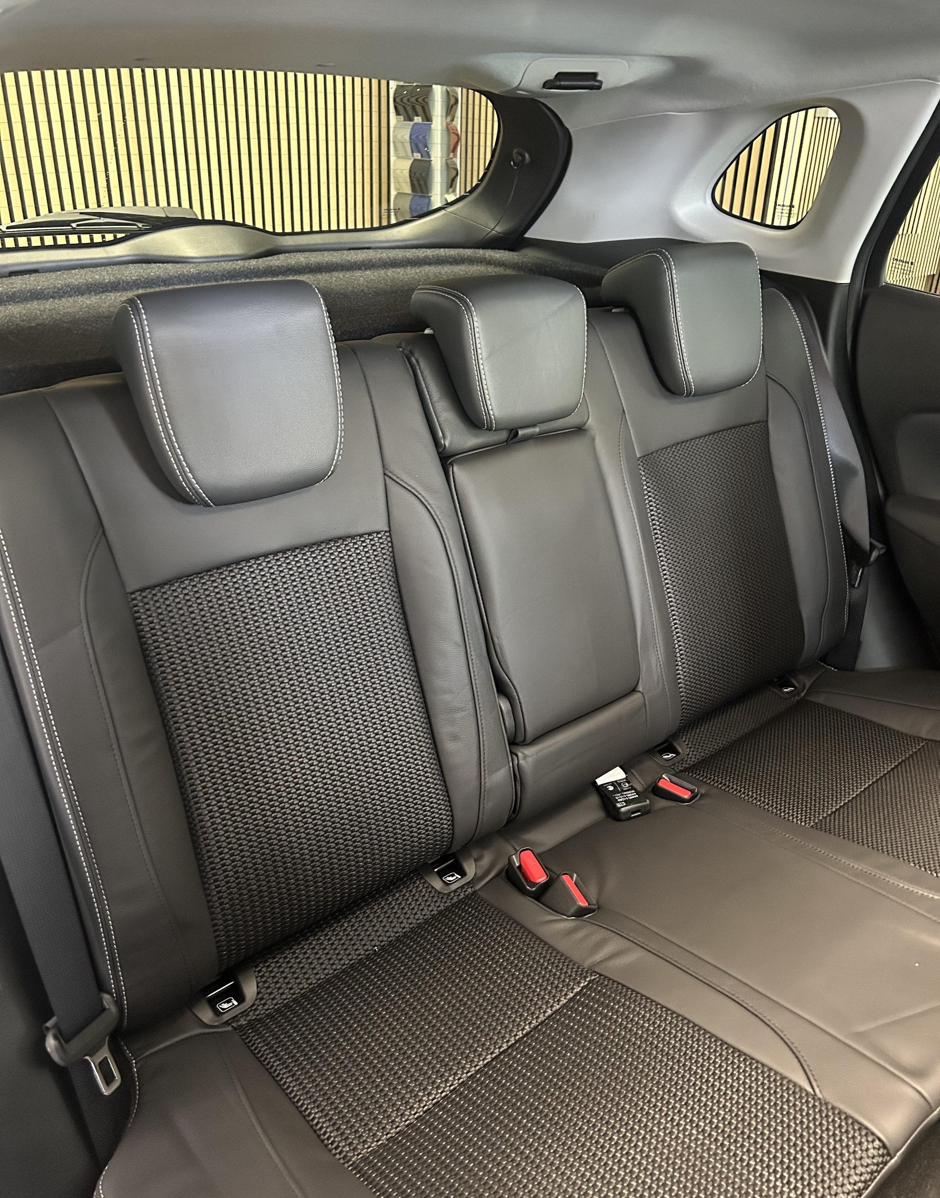 SUZUKI S-Cross 1.4 T Piz Sulai Top Hybrid 4x4 4 ROUES HIVER OFFERT-image-18