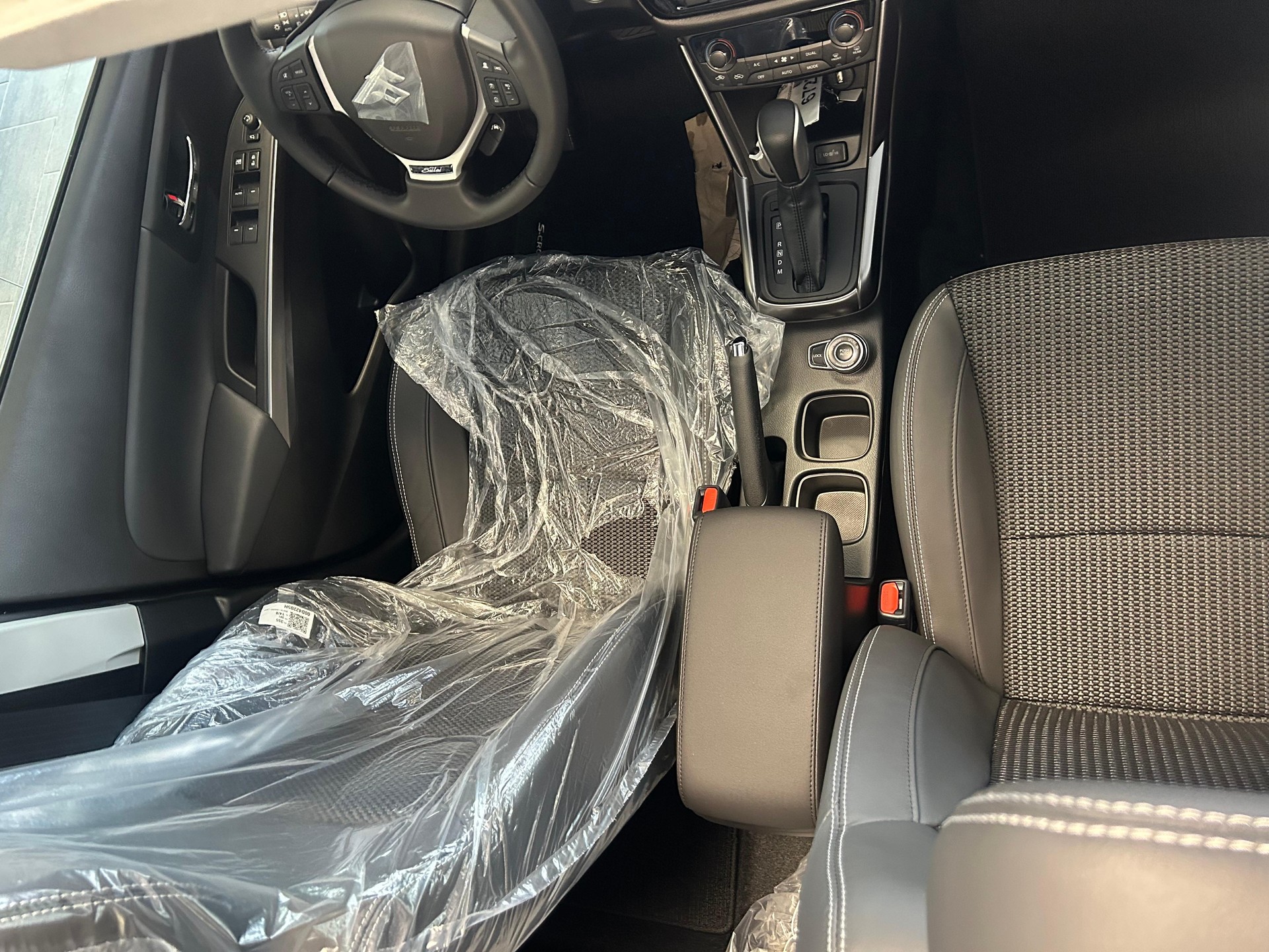 SUZUKI S-Cross 1.4 T Piz Sulai Top Hybrid 4x4 4 ROUES HIVER OFFERT-image-1